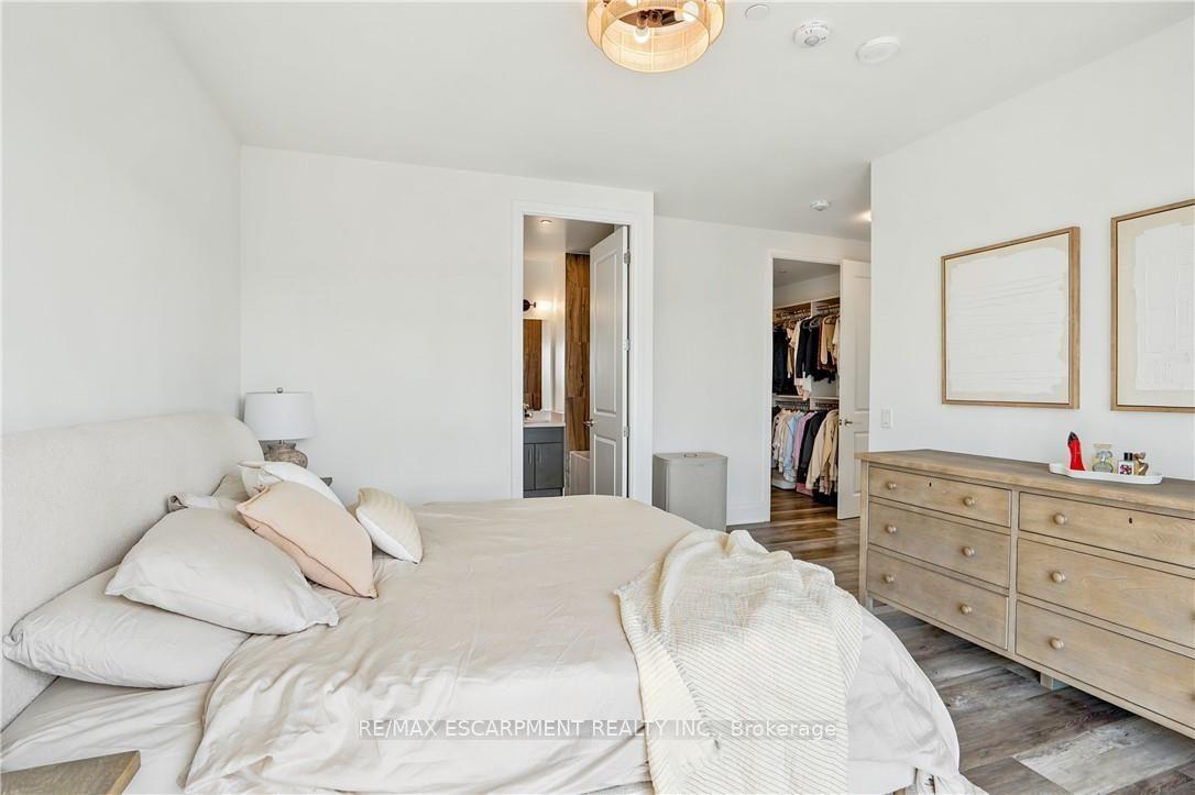 Photo 23 of Unit 2004, 2007 James Street, Burlington, Brant — HOMEH