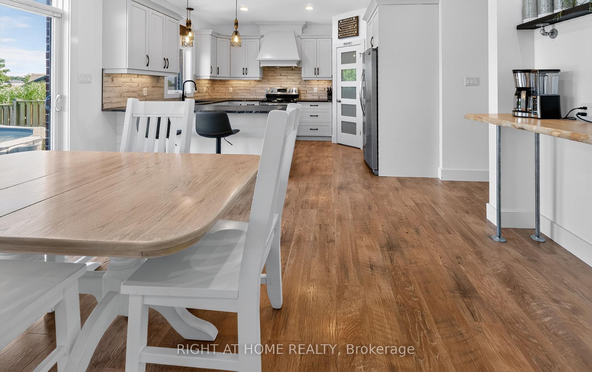 Photo 12 of 90 Shaw Valley Drive, St. Thomas — HOMEH