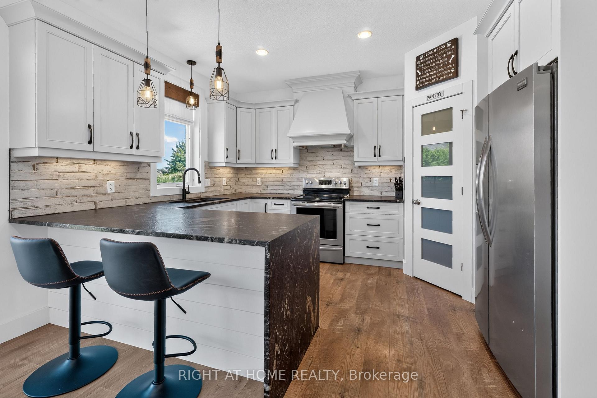 Photo 14 of 90 Shaw Valley Drive, St. Thomas — HOMEH
