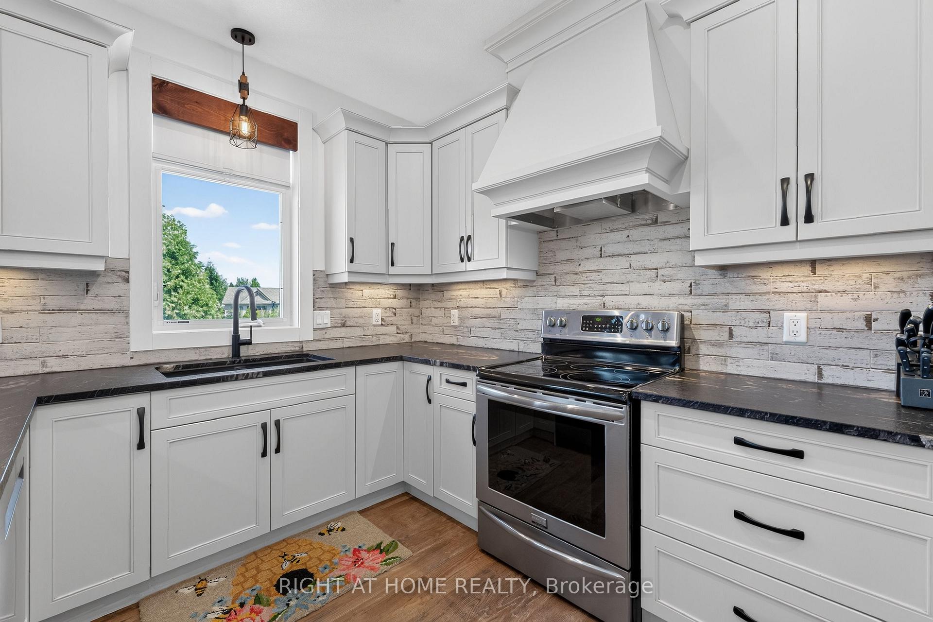 Photo 15 of 90 Shaw Valley Drive, St. Thomas — HOMEH