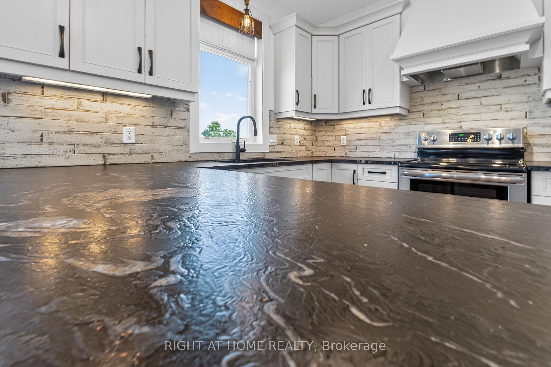 Photo 21 of 90 Shaw Valley Drive, St. Thomas — HOMEH