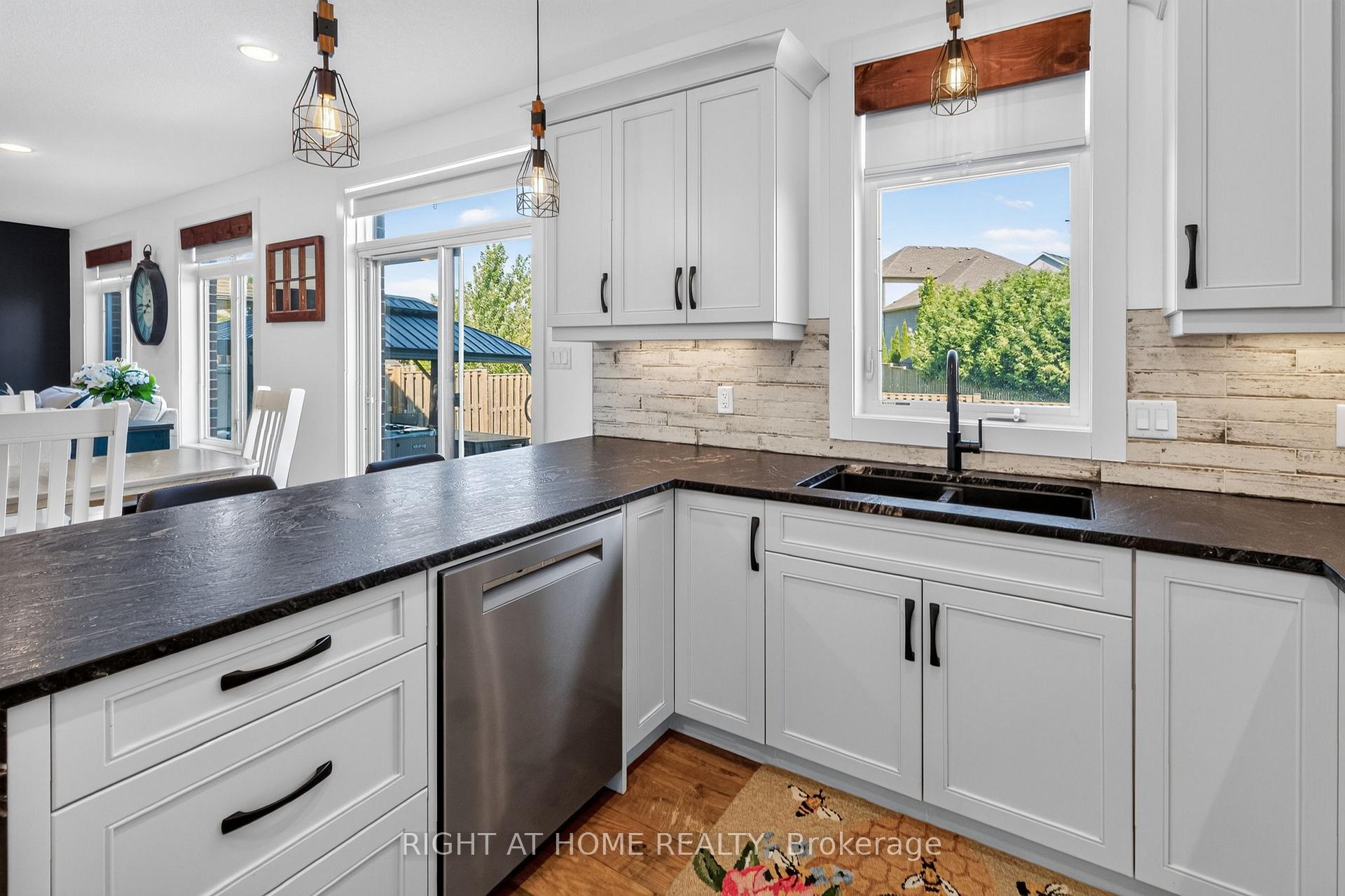 Photo 23 of 90 Shaw Valley Drive, St. Thomas — HOMEH