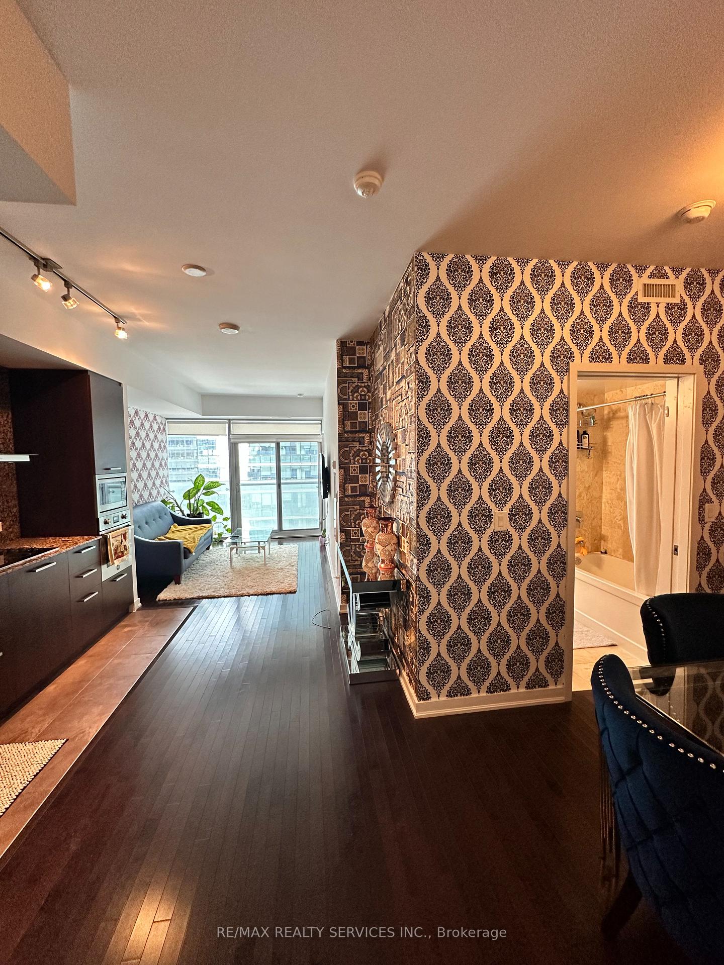 Photo 3 of Unit 909, 12 York Street, Toronto, Waterfront Communities — HOMEH