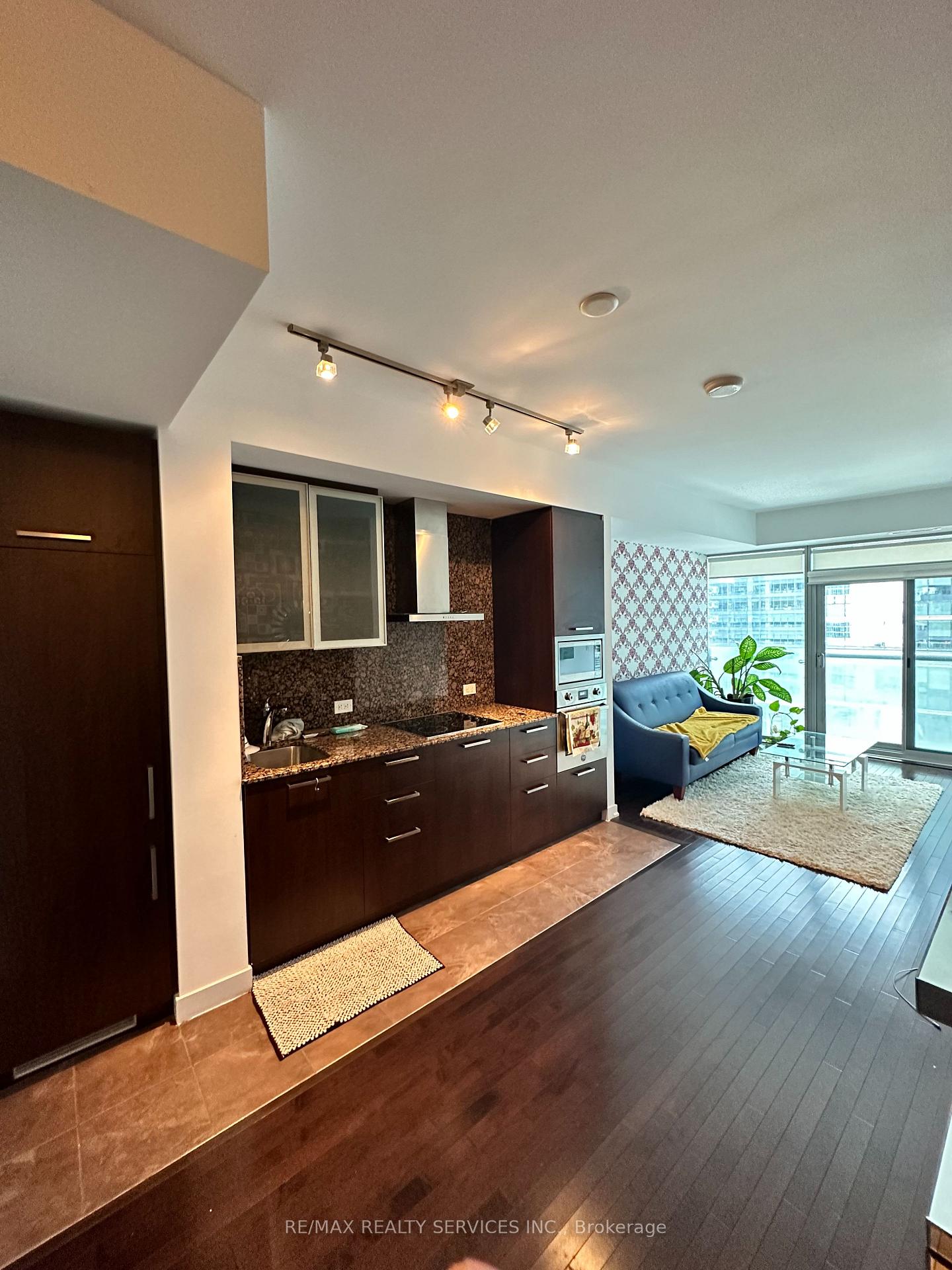 Photo 4 of Unit 909, 12 York Street, Toronto, Waterfront Communities — HOMEH