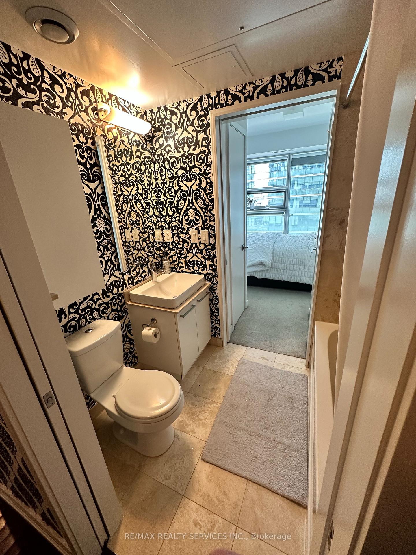 Photo 9 of Unit 909, 12 York Street, Toronto, Waterfront Communities — HOMEH