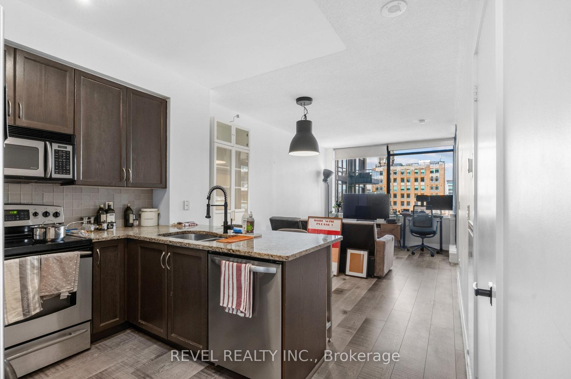 Front of Unit 1119, 438 King Street W
