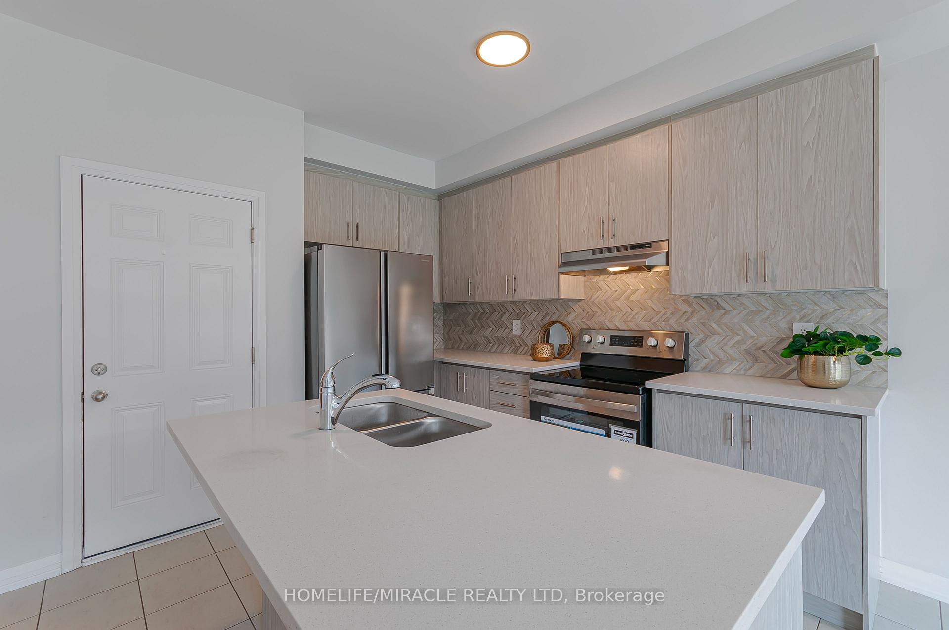 Photo 9 of 20 Corley Street, Kawartha Lakes, Lindsay — HOMEH