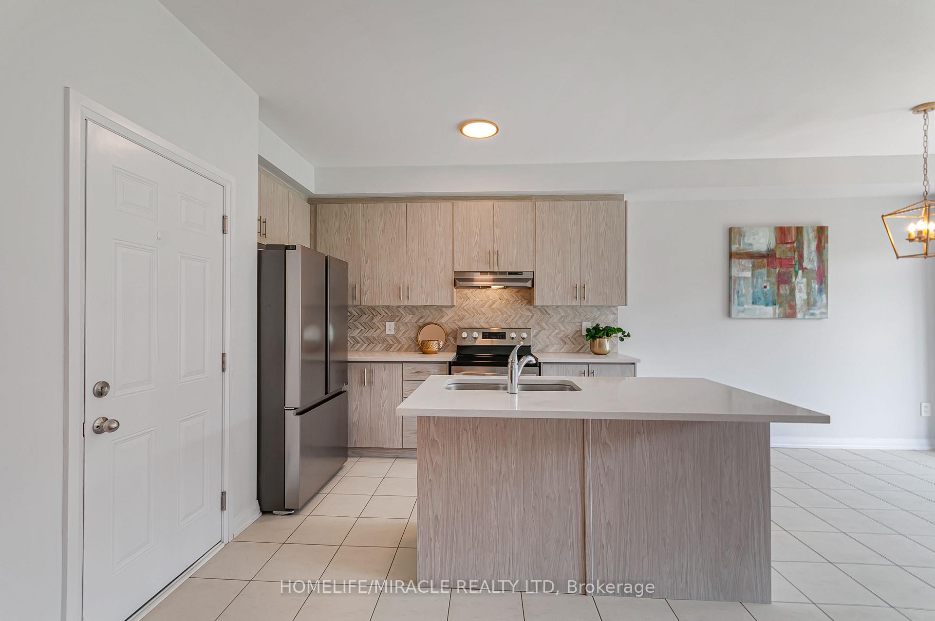 Photo 11 of 20 Corley Street, Kawartha Lakes, Lindsay — HOMEH