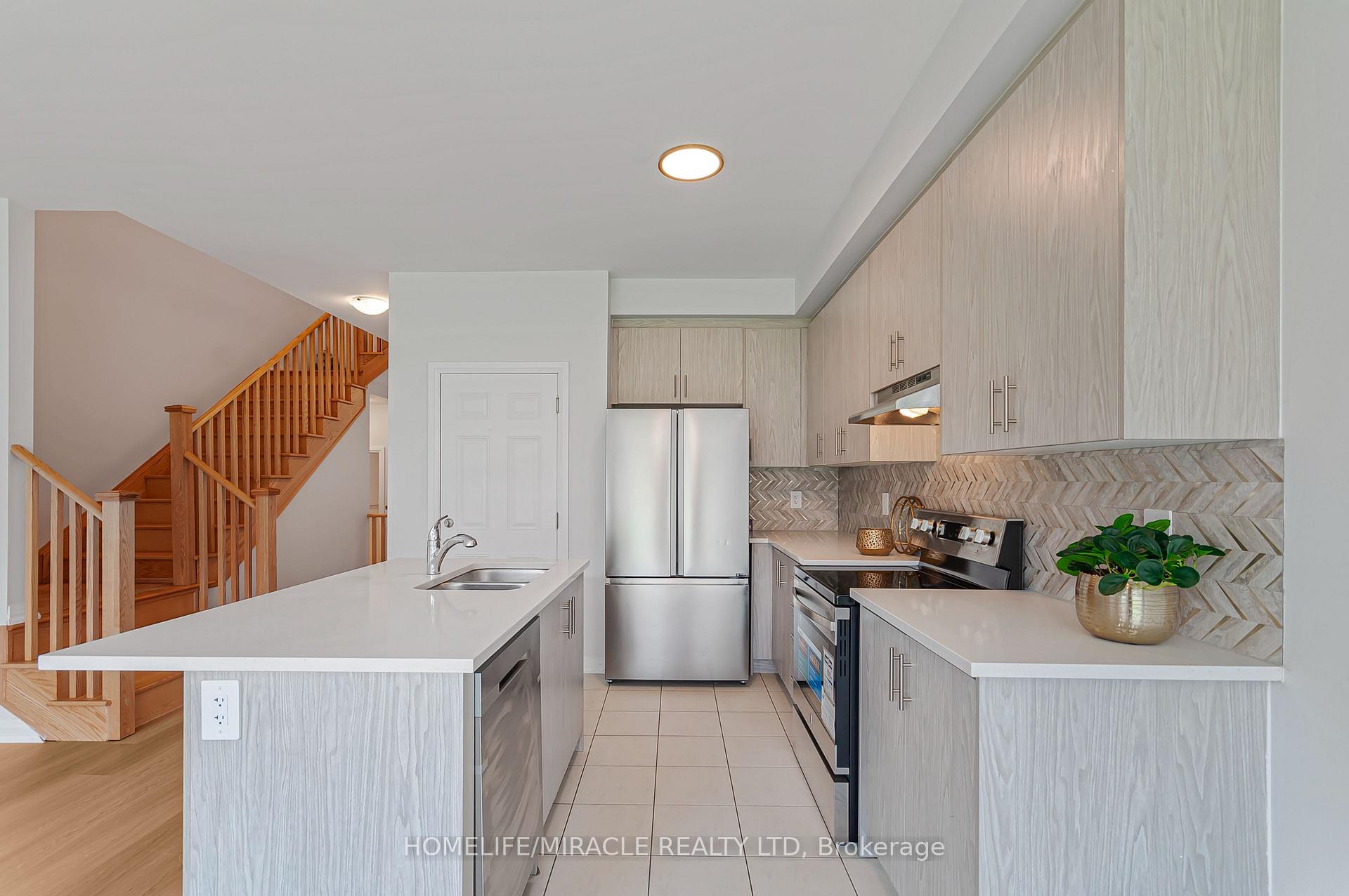Photo 13 of 20 Corley Street, Kawartha Lakes, Lindsay — HOMEH