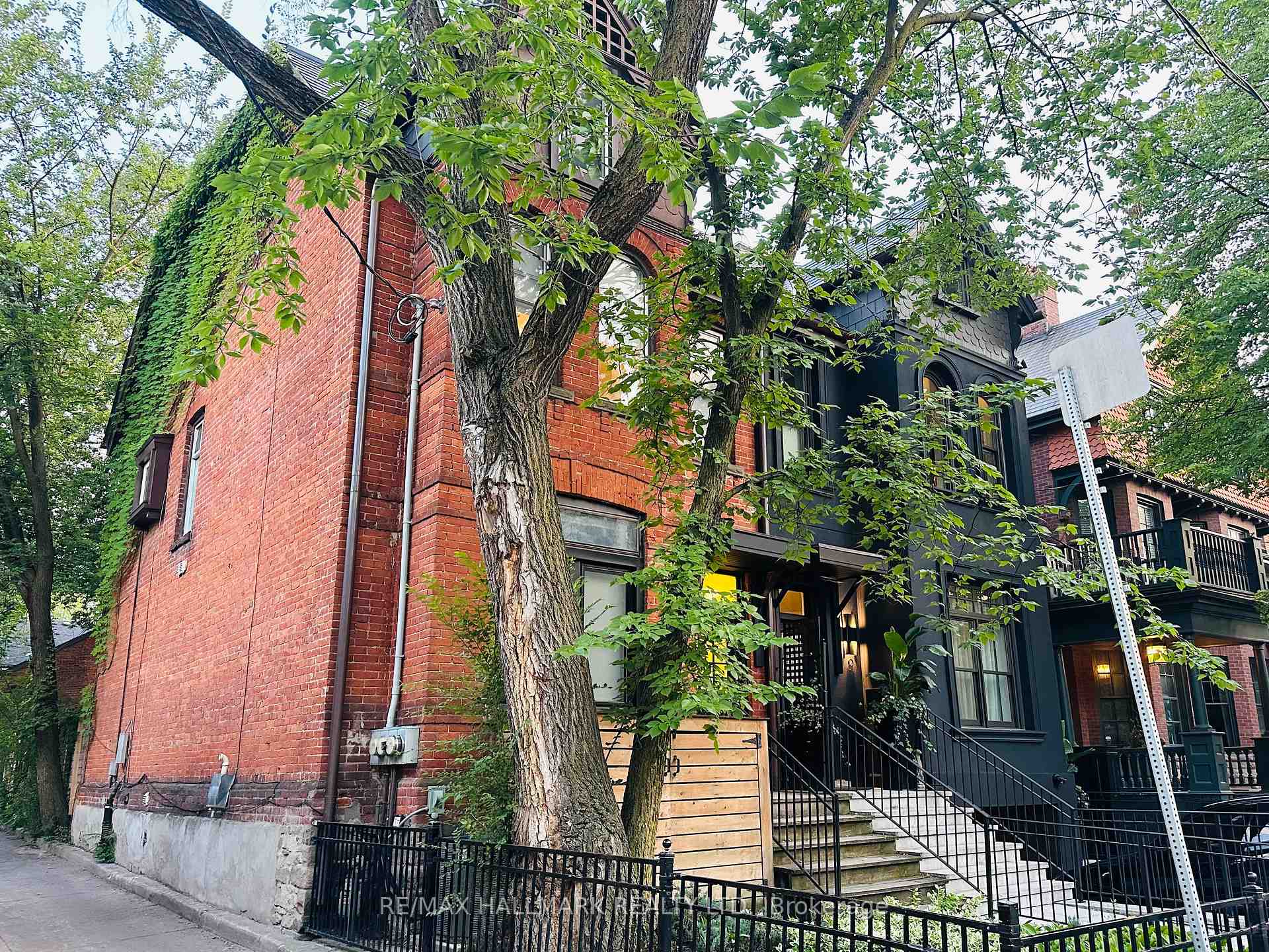 Photo 2 of Unit 2, 7 Bernard Avenue, Toronto, The Annex — HOMEH