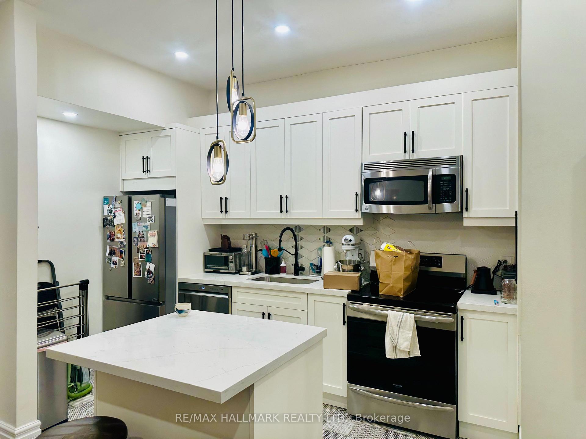 Photo 3 of Unit 2, 7 Bernard Avenue, Toronto, The Annex — HOMEH