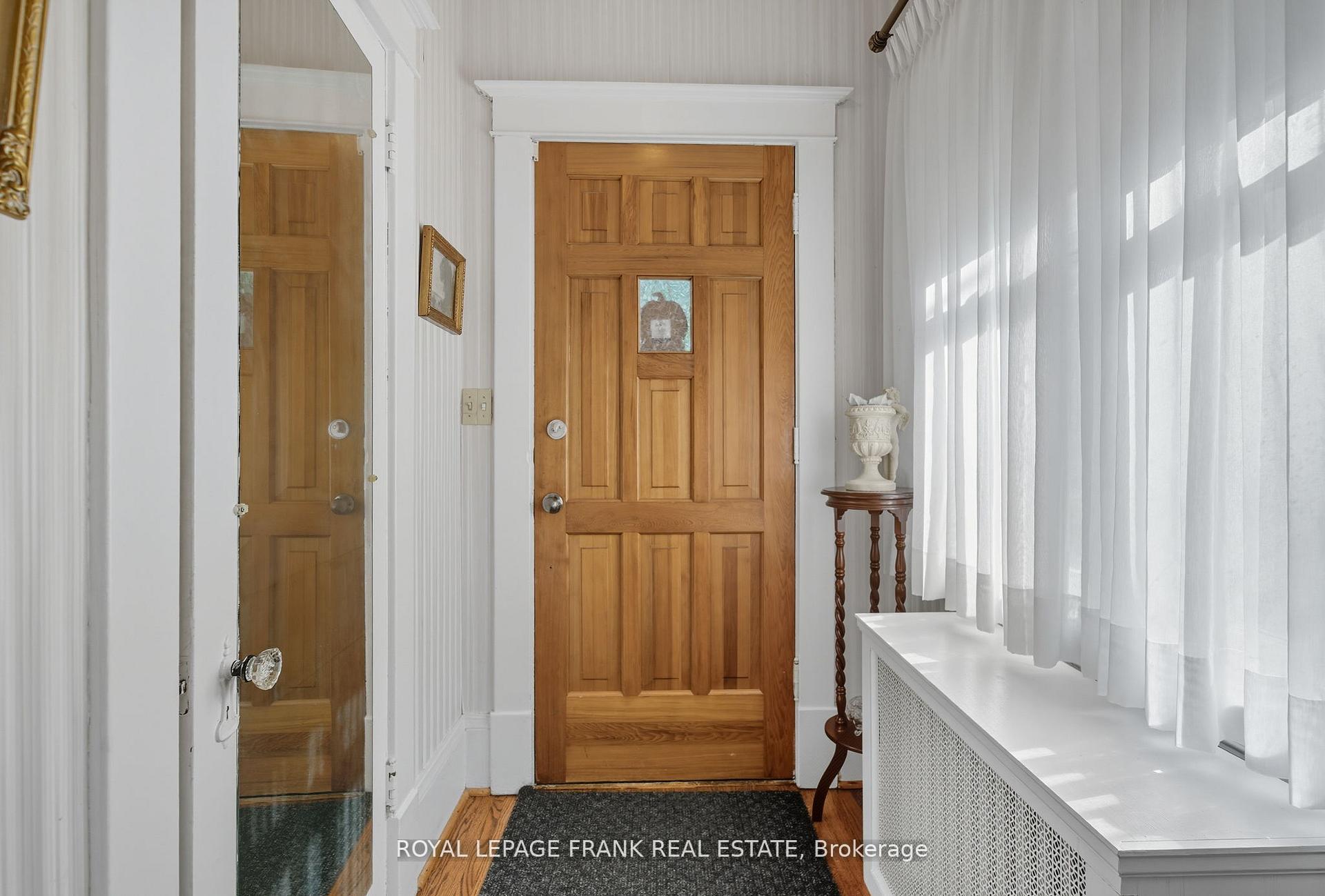 Photo 3 of 76 Bond Street W, Kawartha Lakes, Lindsay — HOMEH