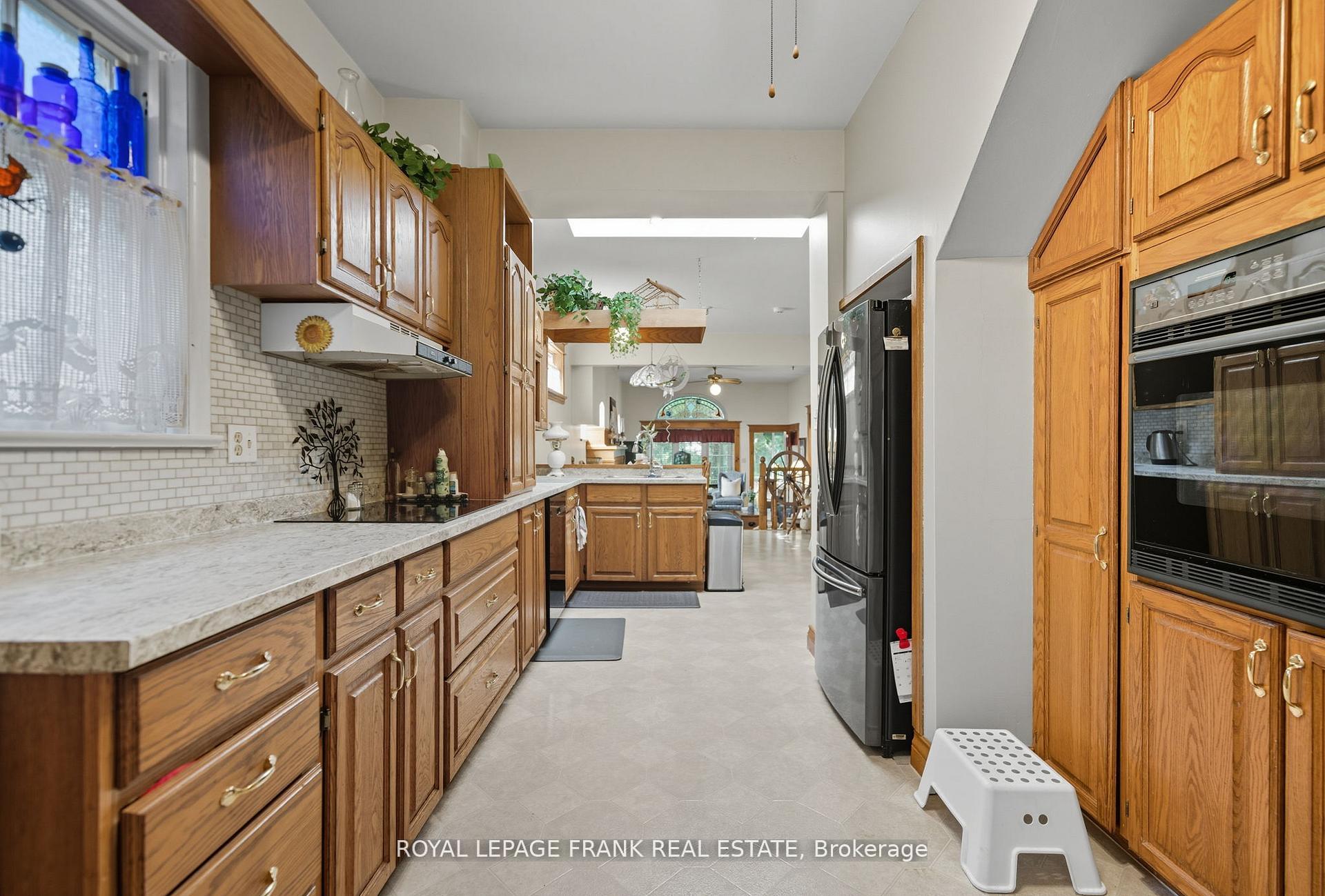 Photo 13 of 76 Bond Street W, Kawartha Lakes, Lindsay — HOMEH