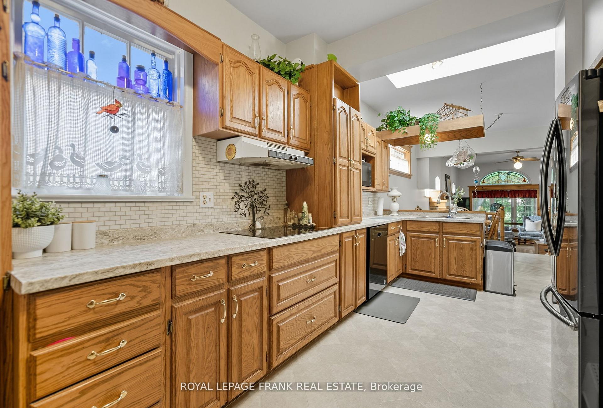 Photo 15 of 76 Bond Street W, Kawartha Lakes, Lindsay — HOMEH