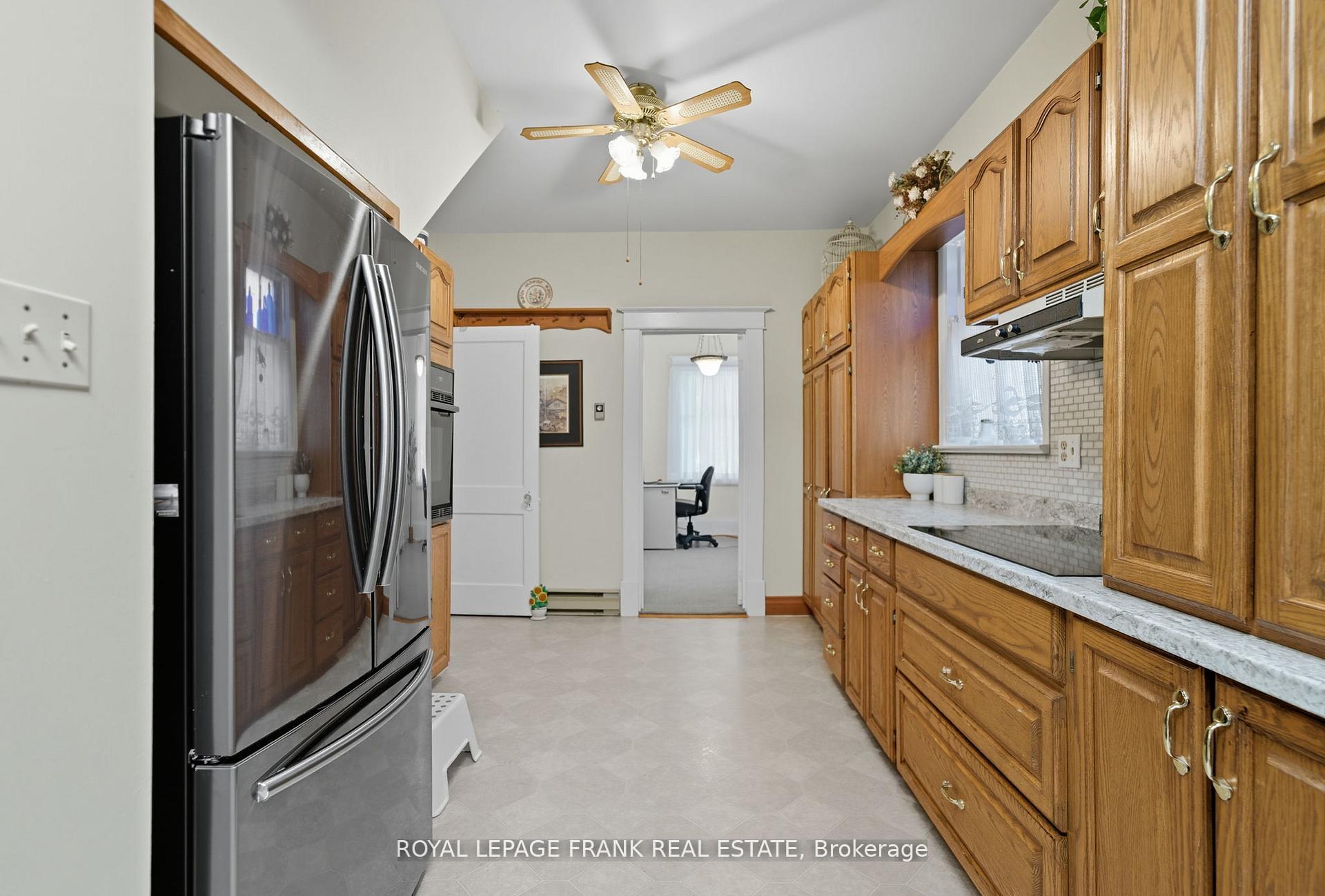 Photo 16 of 76 Bond Street W, Kawartha Lakes, Lindsay — HOMEH