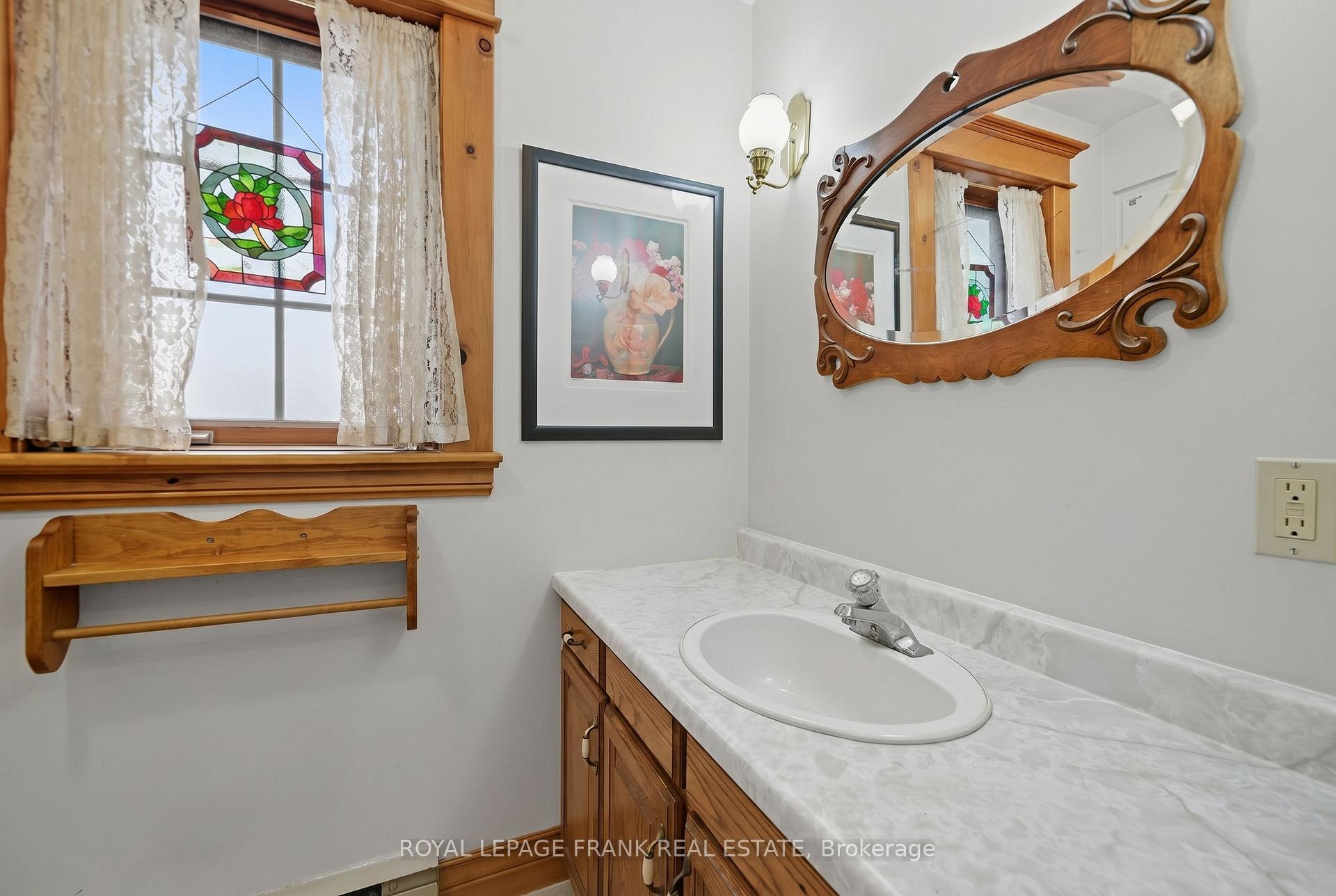 Photo 33 of 76 Bond Street W, Kawartha Lakes, Lindsay — HOMEH