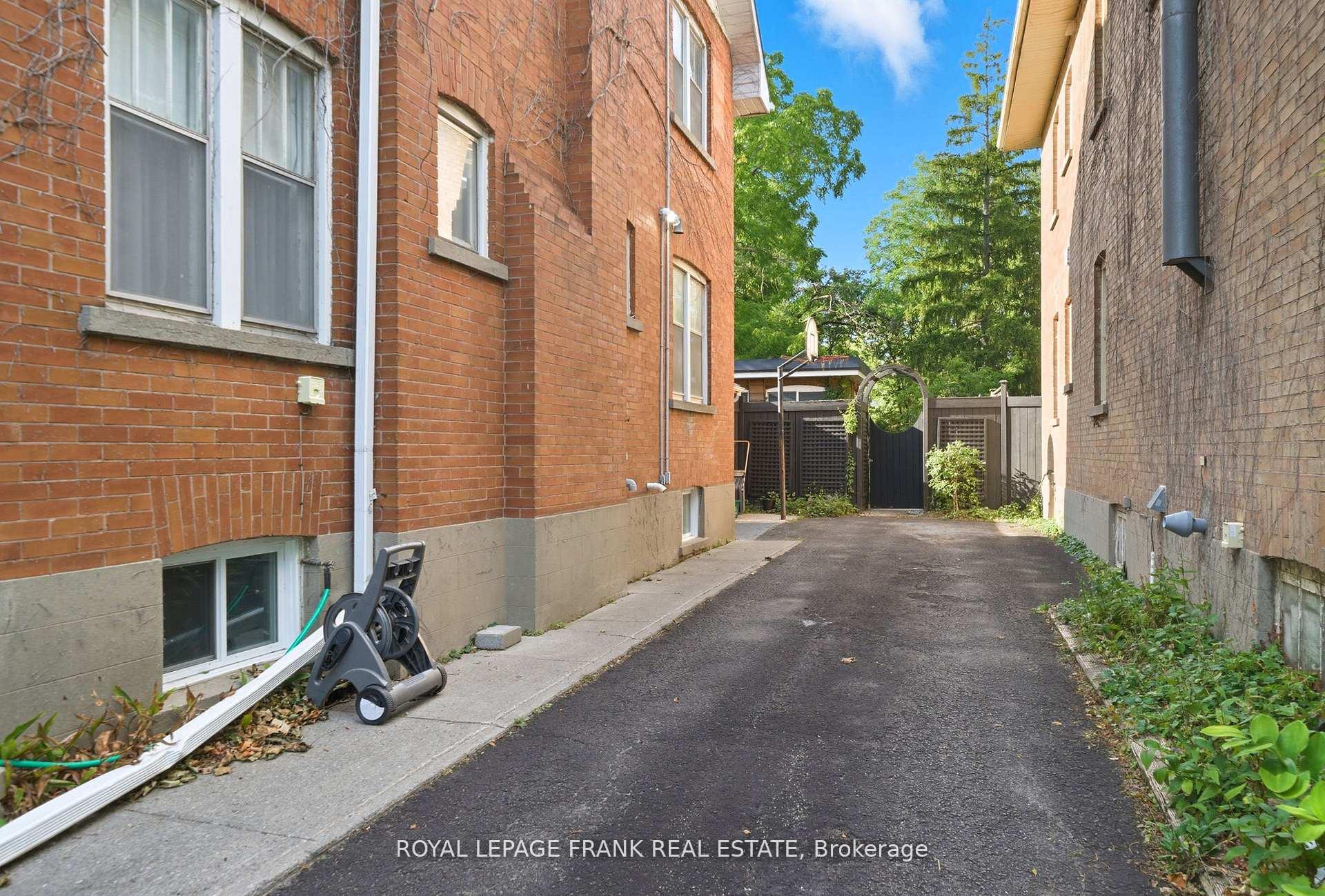 Photo 39 of 76 Bond Street W, Kawartha Lakes, Lindsay — HOMEH