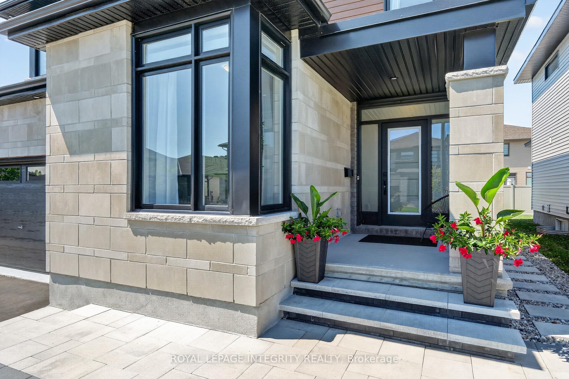 Photo 3 of 643 Gendarme Circle, Ottawa, Mer Bleue/Bradley Estates/Anderson Park — HOMEH