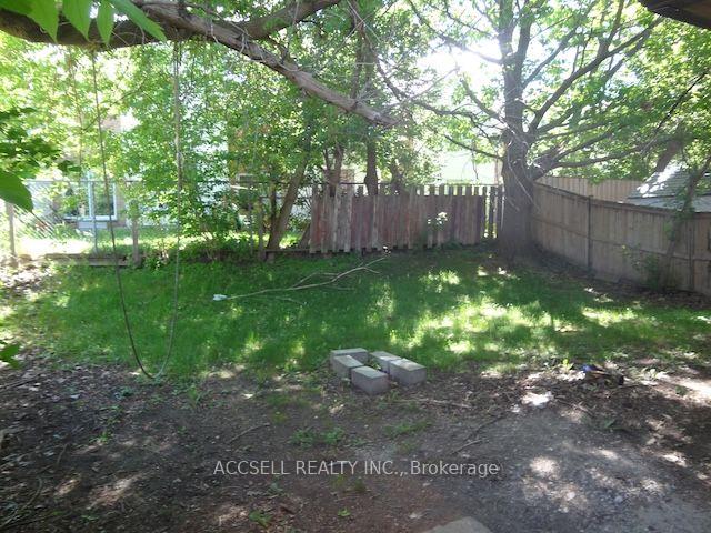Photo 2 of 28 Harcourt Crescent, Kitchener, Pioneer Park — HOMEH