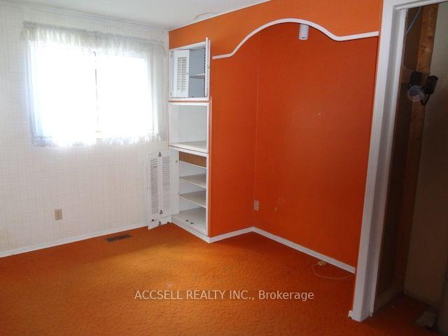 Photo 7 of 28 Harcourt Crescent, Kitchener, Pioneer Park — HOMEH