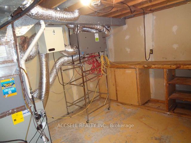 Photo 10 of 28 Harcourt Crescent, Kitchener, Pioneer Park — HOMEH