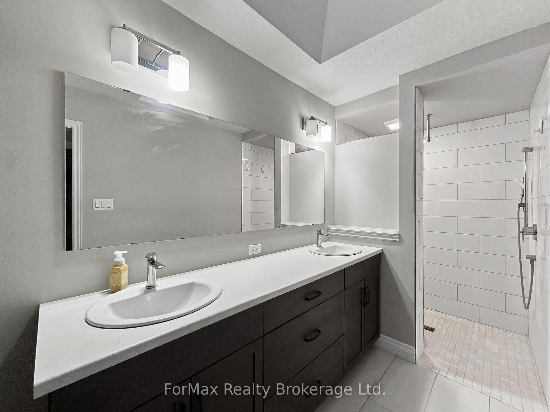Photo 23 of 55 Loxleigh Lane, Waterloo, Breslau — HOMEH