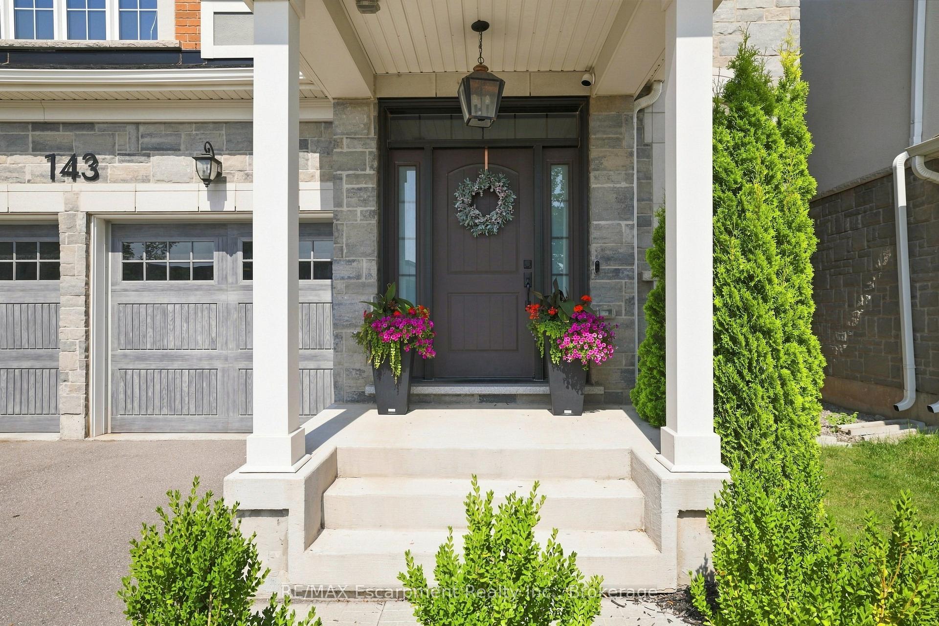 Photo 3 of 143 Threshing Mill Boulevard, Oakville, Glenorchy — HOMEH