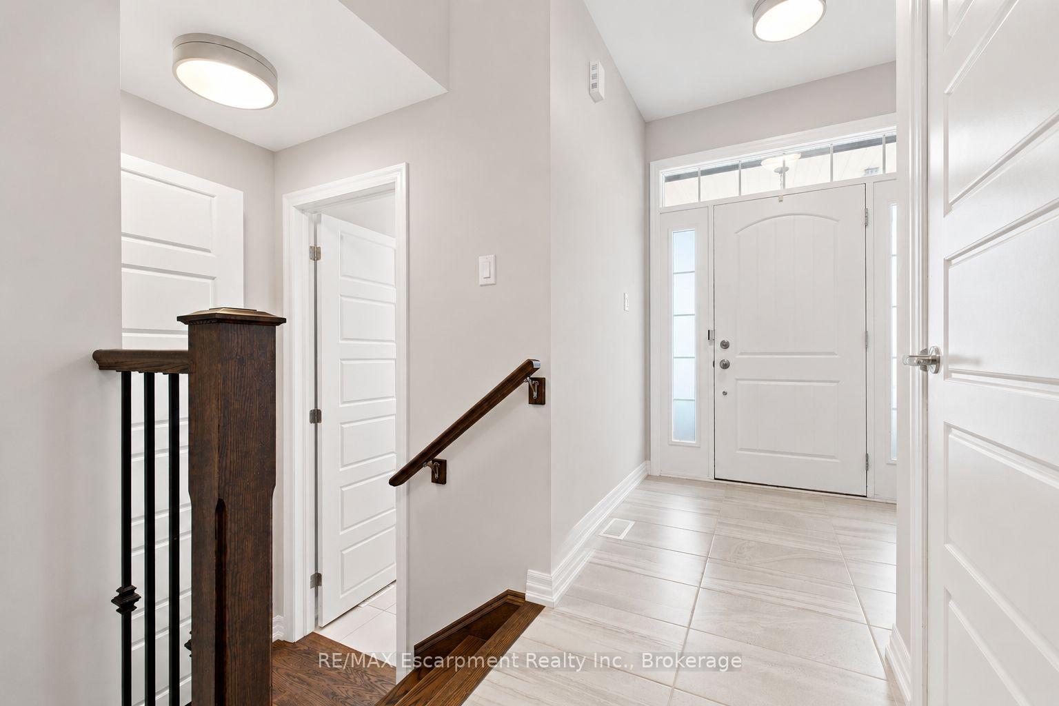 Photo 5 of 143 Threshing Mill Boulevard, Oakville, Glenorchy — HOMEH