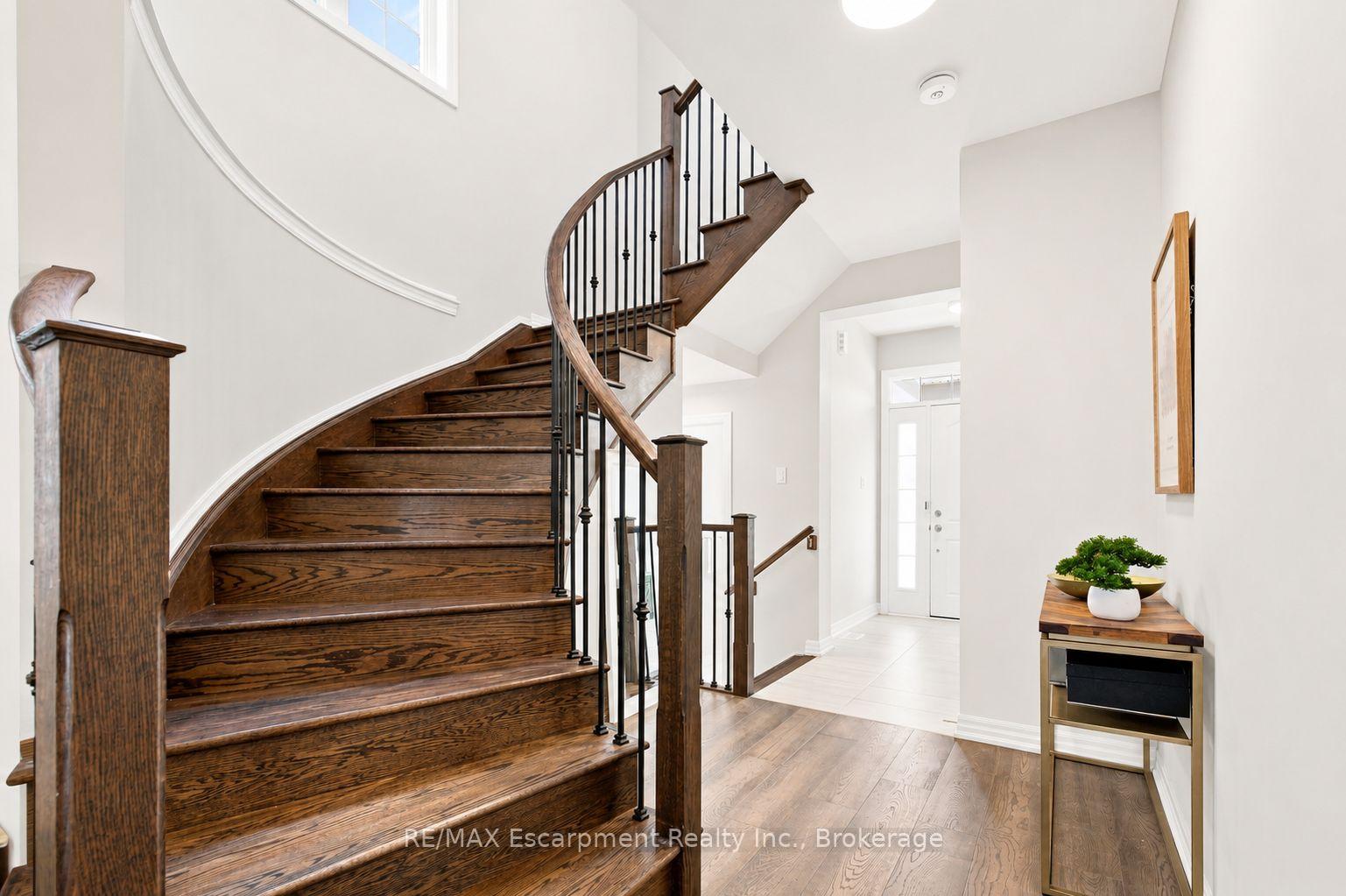 Photo 23 of 143 Threshing Mill Boulevard, Oakville, Glenorchy — HOMEH