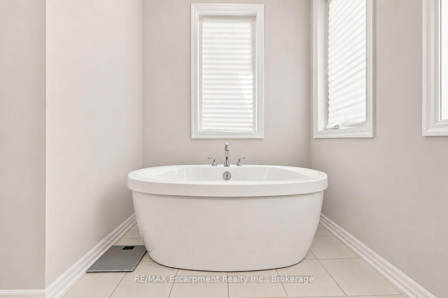 Photo 29 of 143 Threshing Mill Boulevard, Oakville, Glenorchy — HOMEH