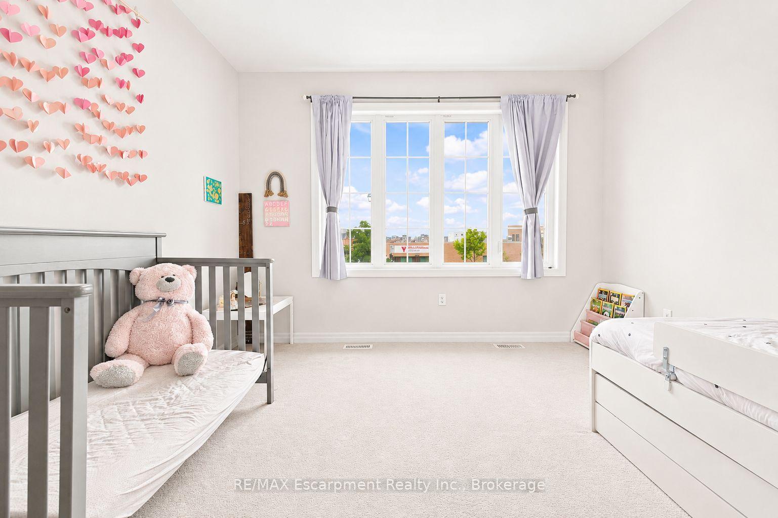 Photo 32 of 143 Threshing Mill Boulevard, Oakville, Glenorchy — HOMEH