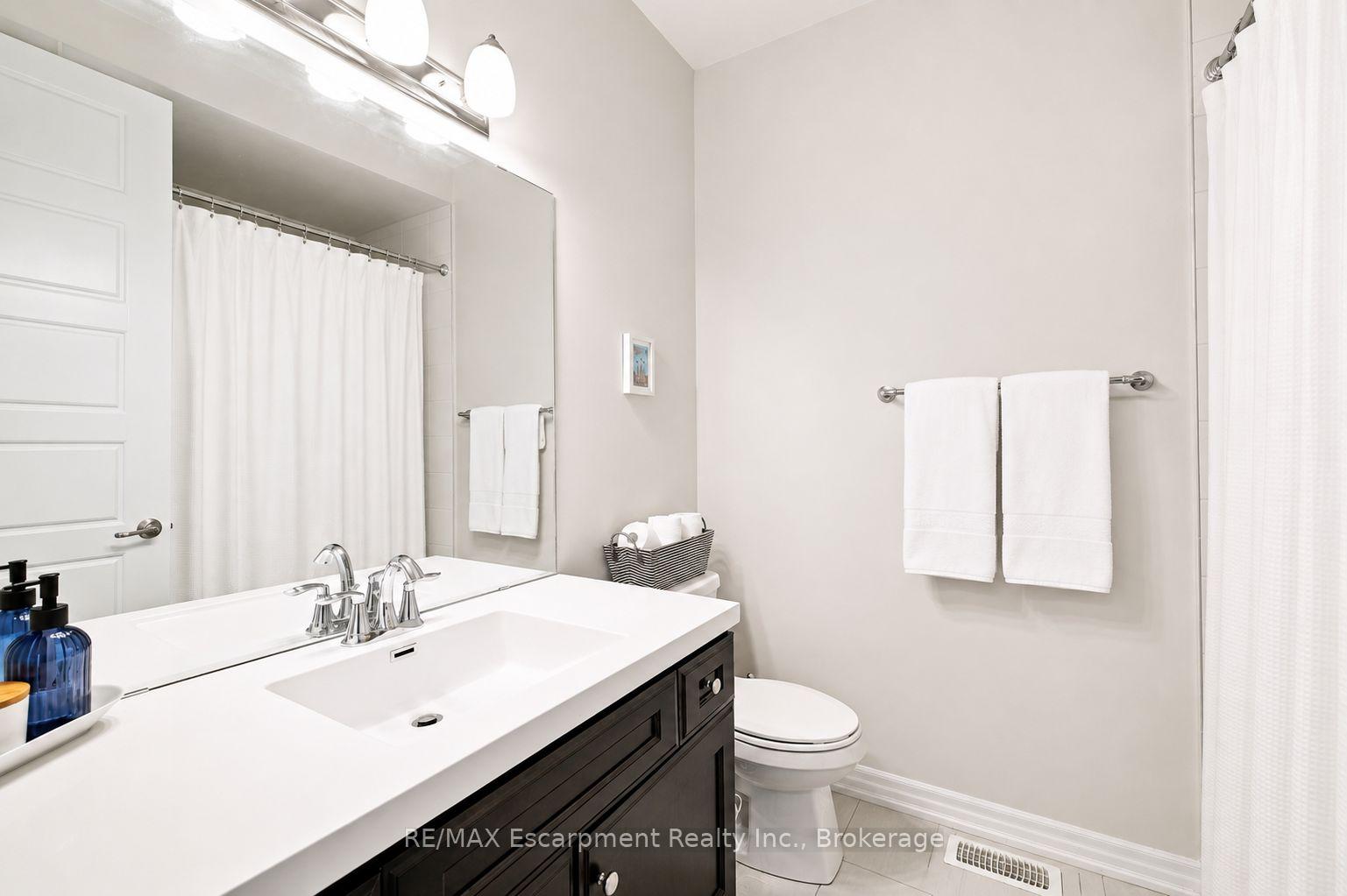 Photo 34 of 143 Threshing Mill Boulevard, Oakville, Glenorchy — HOMEH