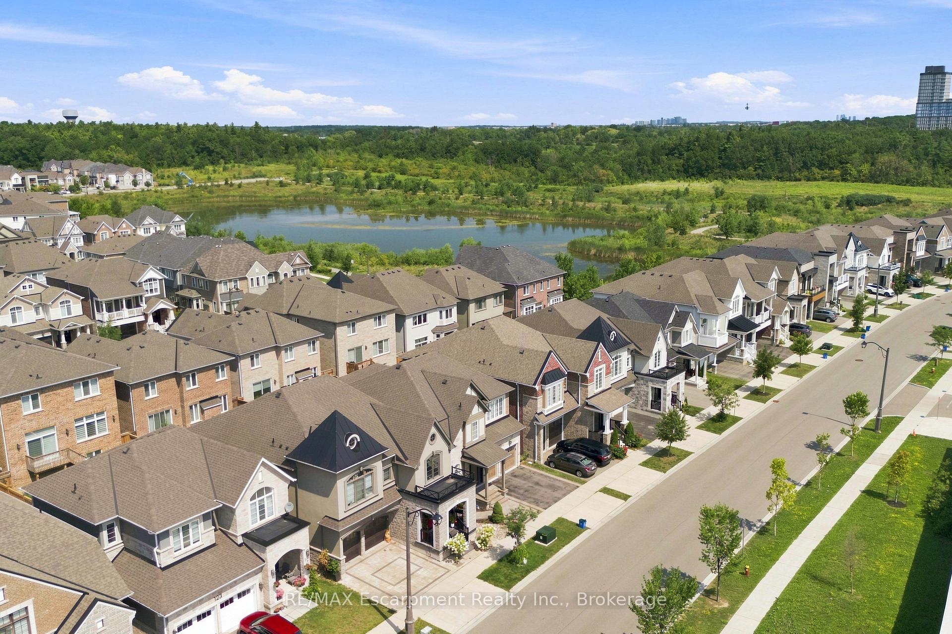 Photo 40 of 143 Threshing Mill Boulevard, Oakville, Glenorchy — HOMEH