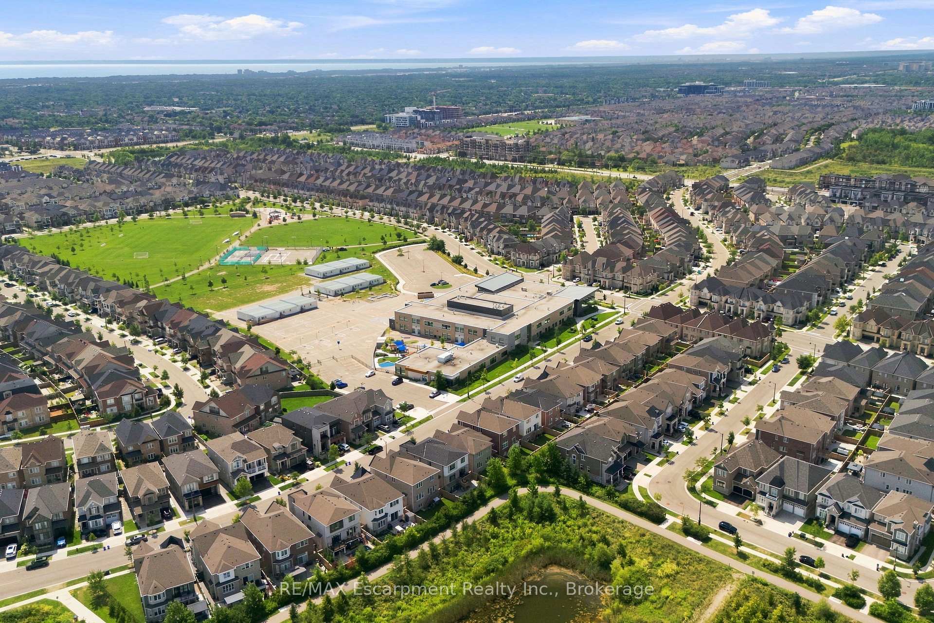 Photo 43 of 143 Threshing Mill Boulevard, Oakville, Glenorchy — HOMEH