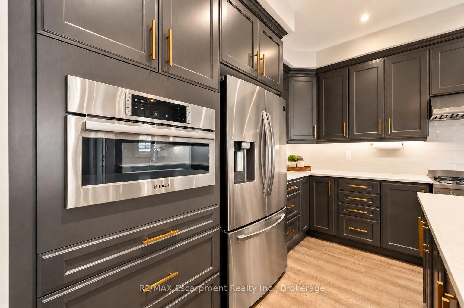 Photo 17 of 143 Threshing Mill Boulevard, Oakville, Glenorchy — HOMEH