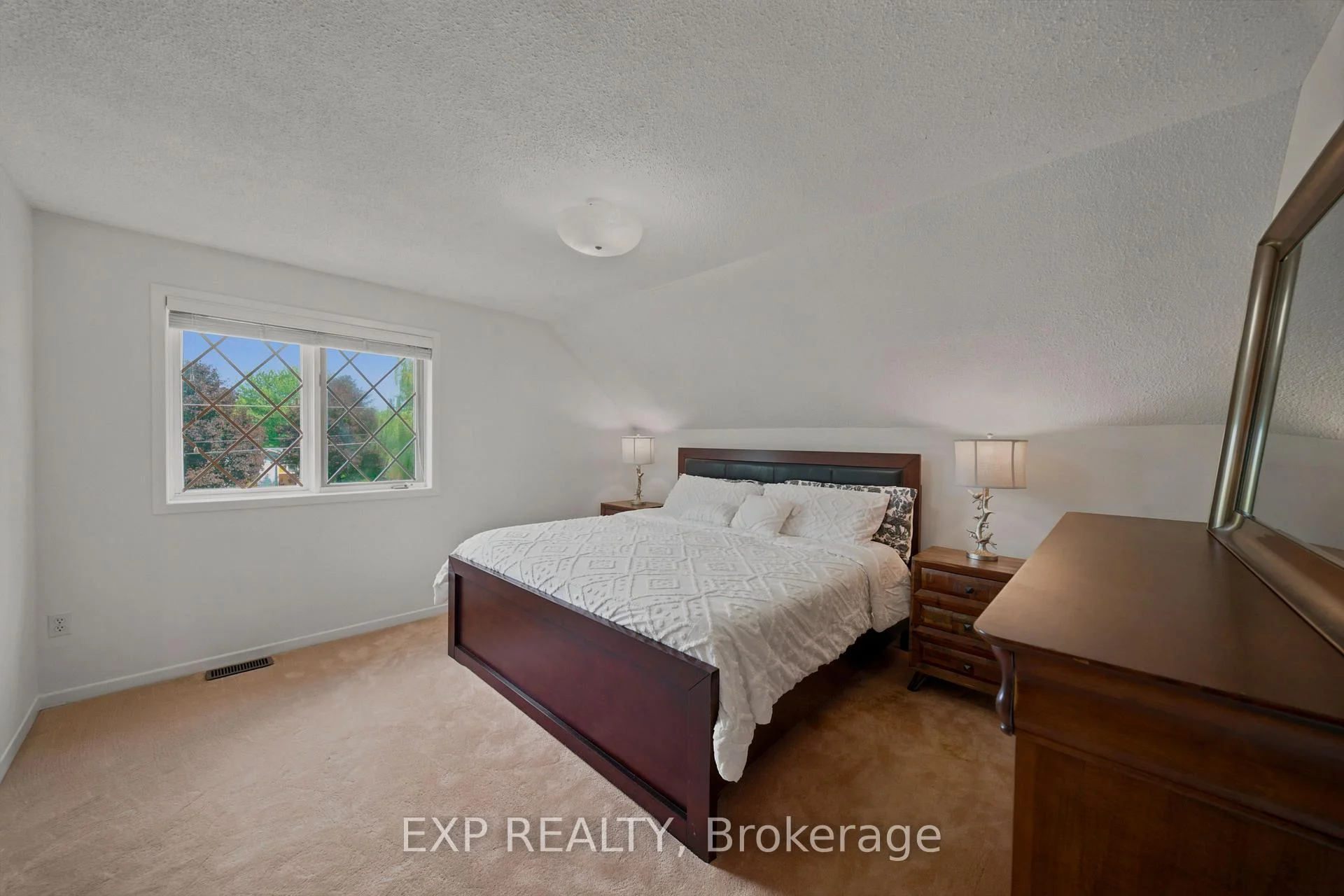 Photo 163 of 960 Quigley Hill Road, Ottawa, Camelot — HOMEH