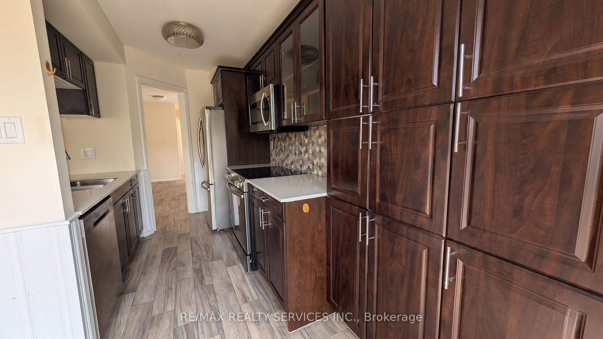 Photo 5 of 11 Beverly Lane, Halton Hills, Georgetown — HOMEH