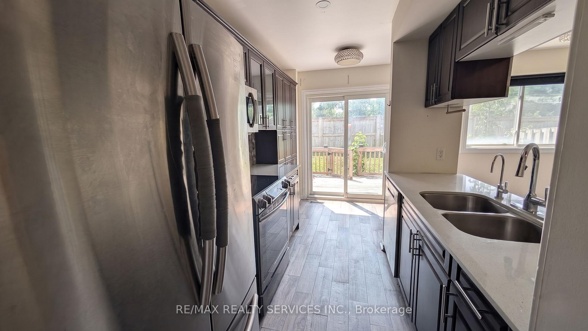 Photo 6 of 11 Beverly Lane, Halton Hills, Georgetown — HOMEH