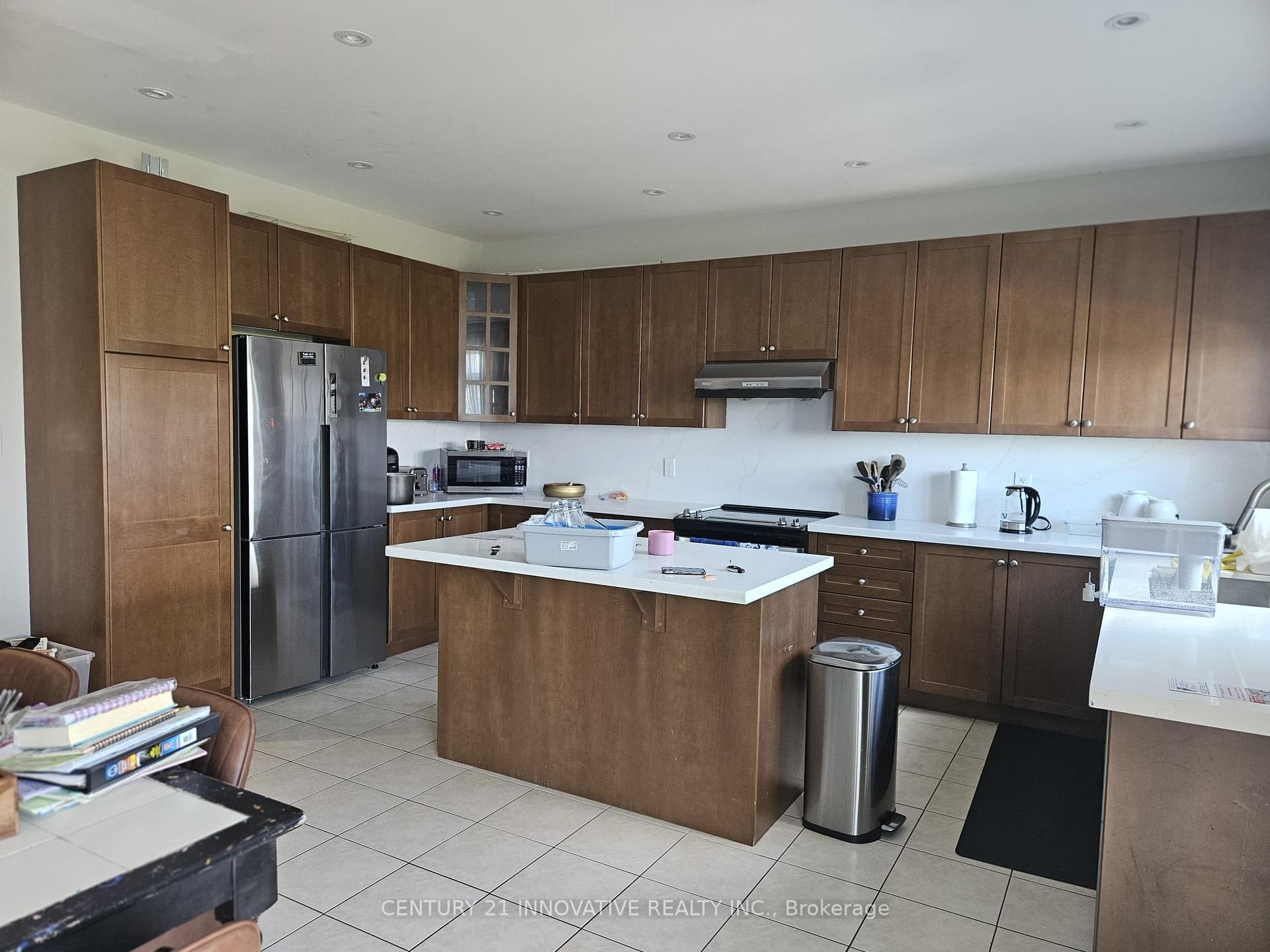 Photo 6 of Unit Upper, 118 Santa Amato Crescent, Vaughan, Patterson — HOMEH
