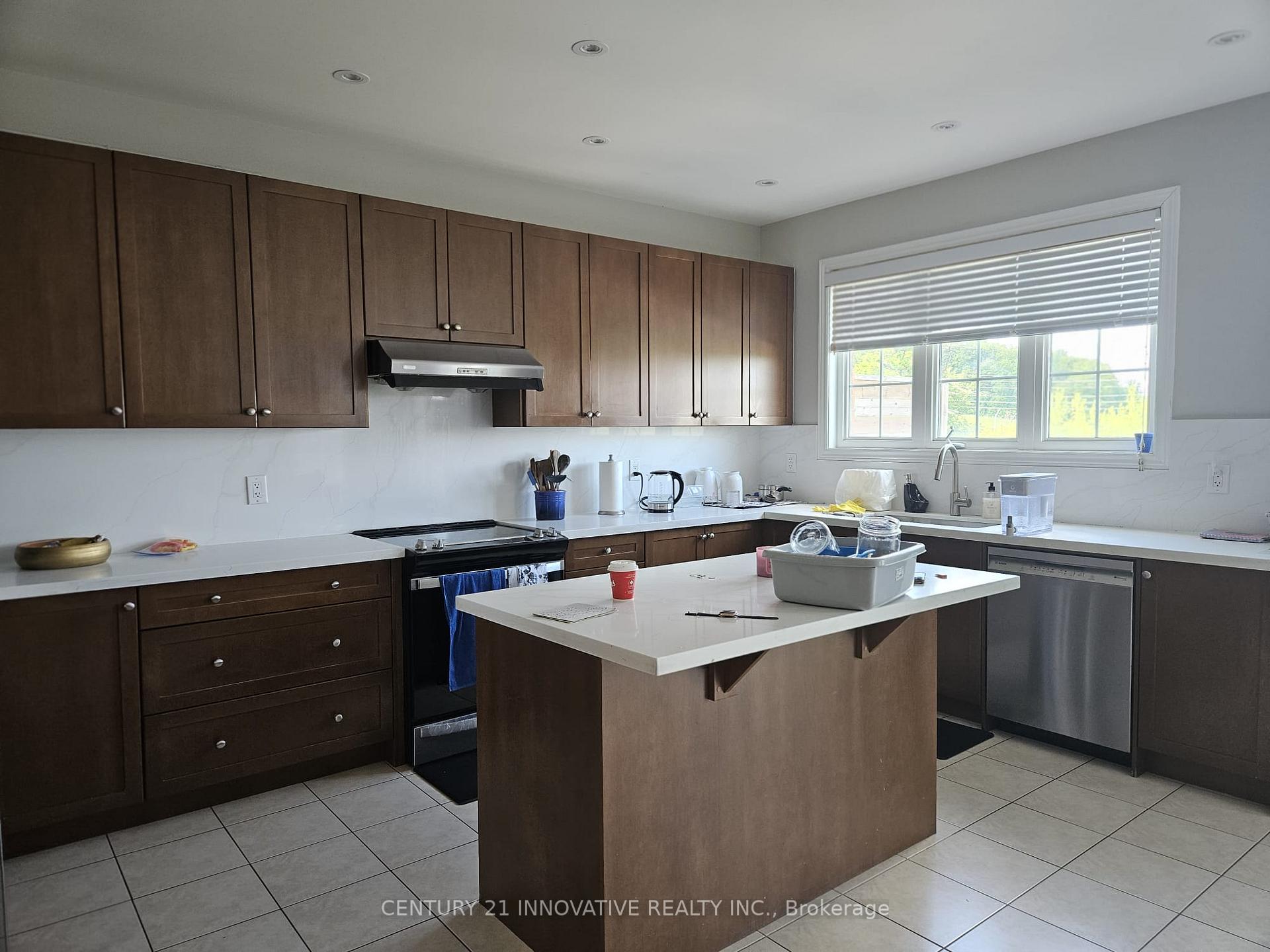 Photo 8 of Unit Upper, 118 Santa Amato Crescent, Vaughan, Patterson — HOMEH