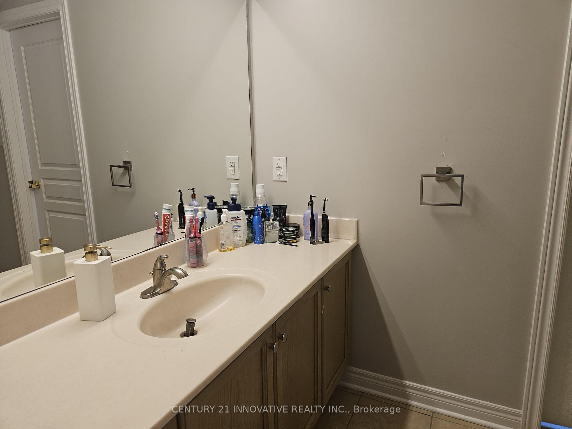 Photo 24 of Unit Upper, 118 Santa Amato Crescent, Vaughan, Patterson — HOMEH