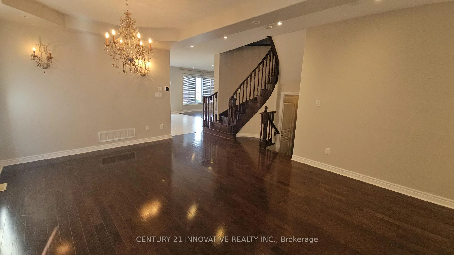 Photo 11 of Unit Upper, 118 Santa Amato Crescent, Vaughan, Patterson — HOMEH