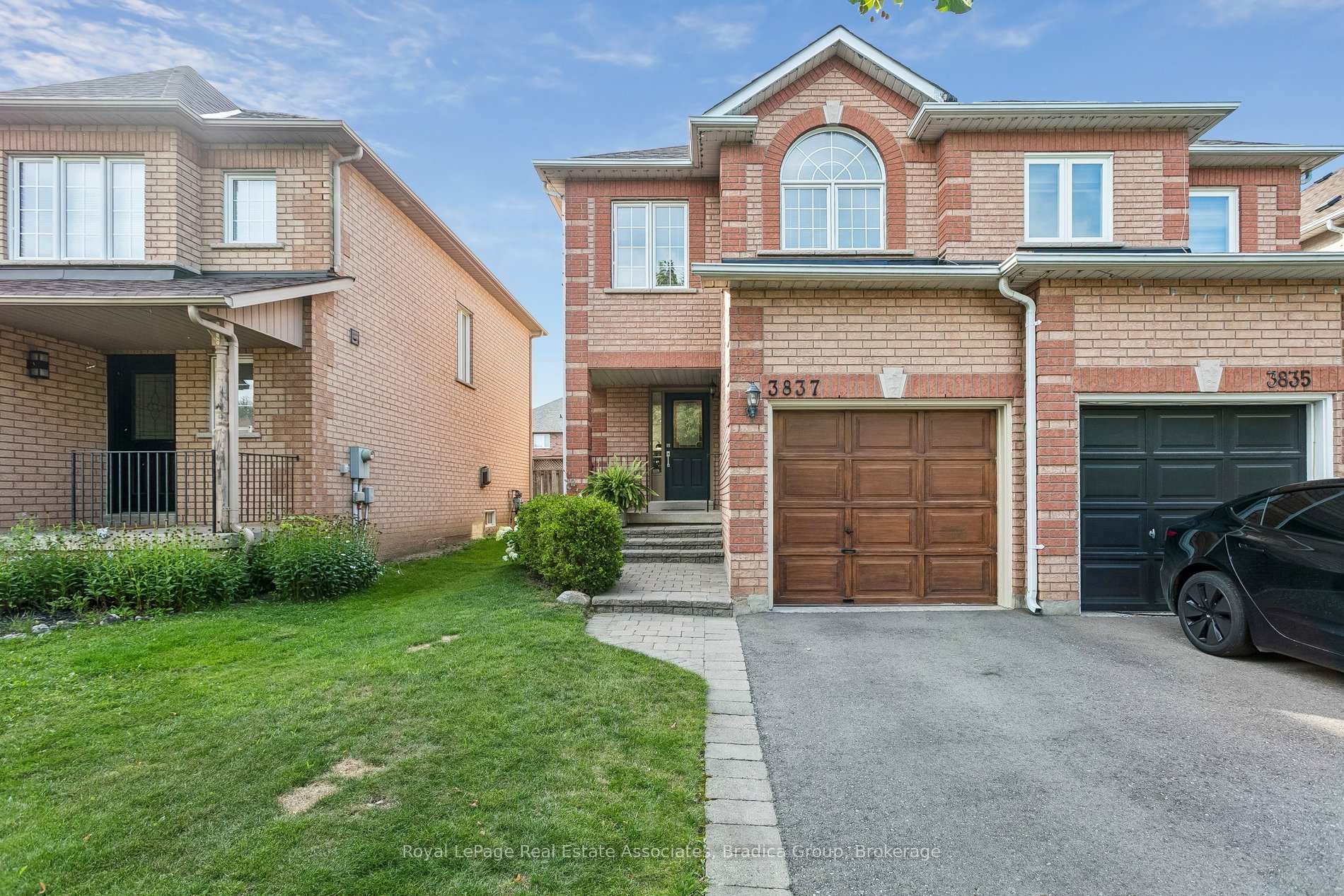 Photo 1 of 3837 Forest Bluff Crescent, Mississauga, Lisgar — HOMEH