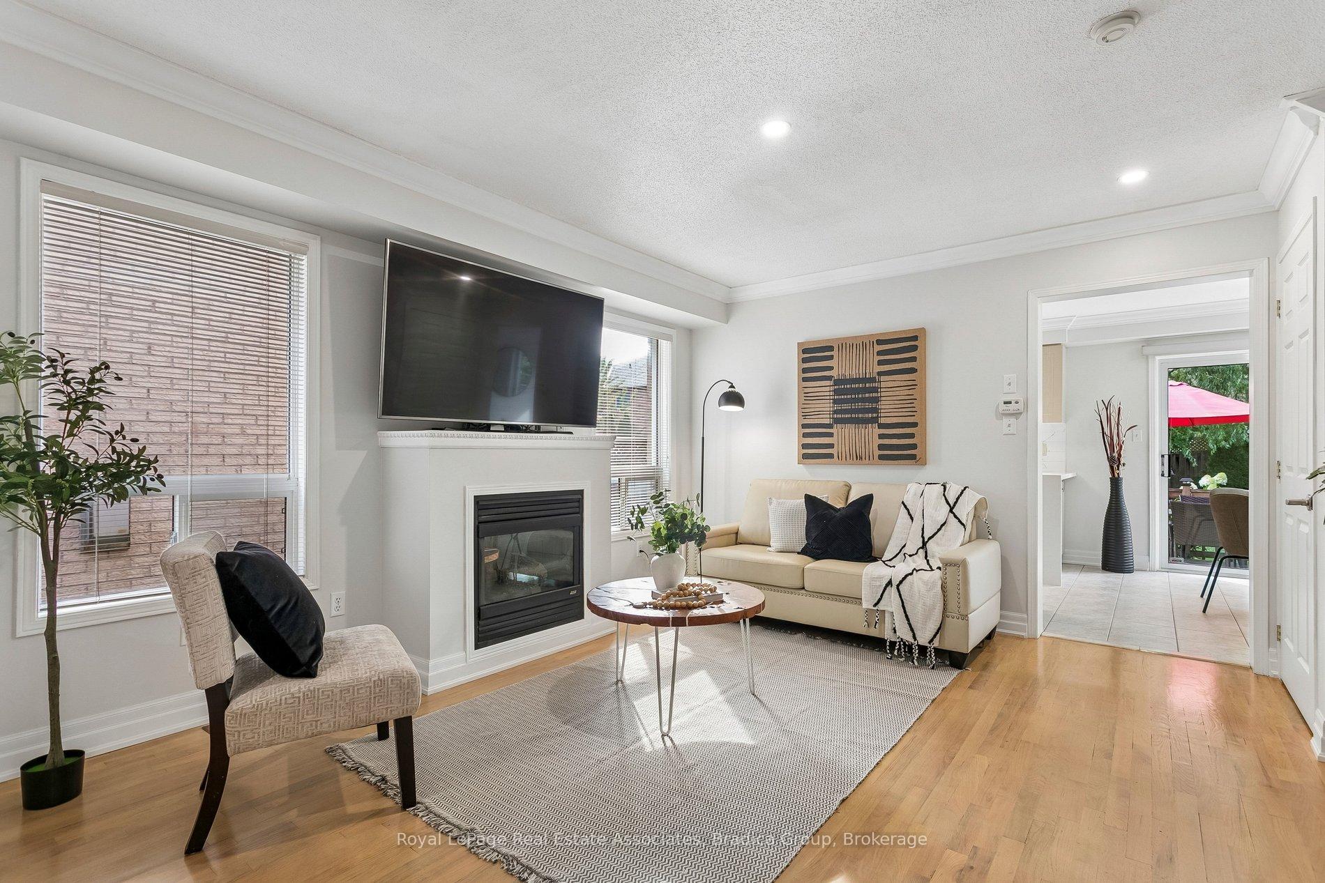 Photo 2 of 3837 Forest Bluff Crescent, Mississauga, Lisgar — HOMEH