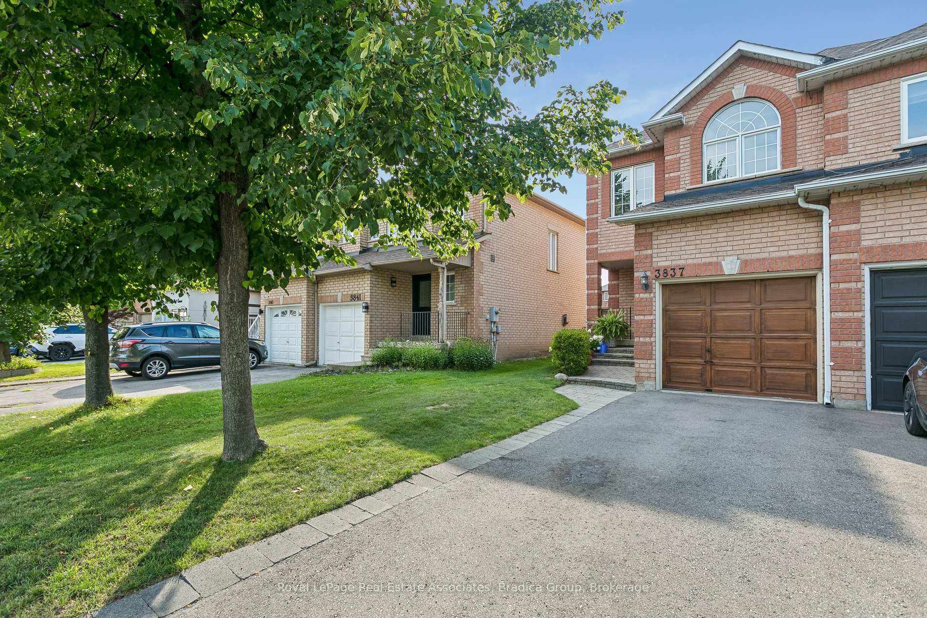 Photo 4 of 3837 Forest Bluff Crescent, Mississauga, Lisgar — HOMEH