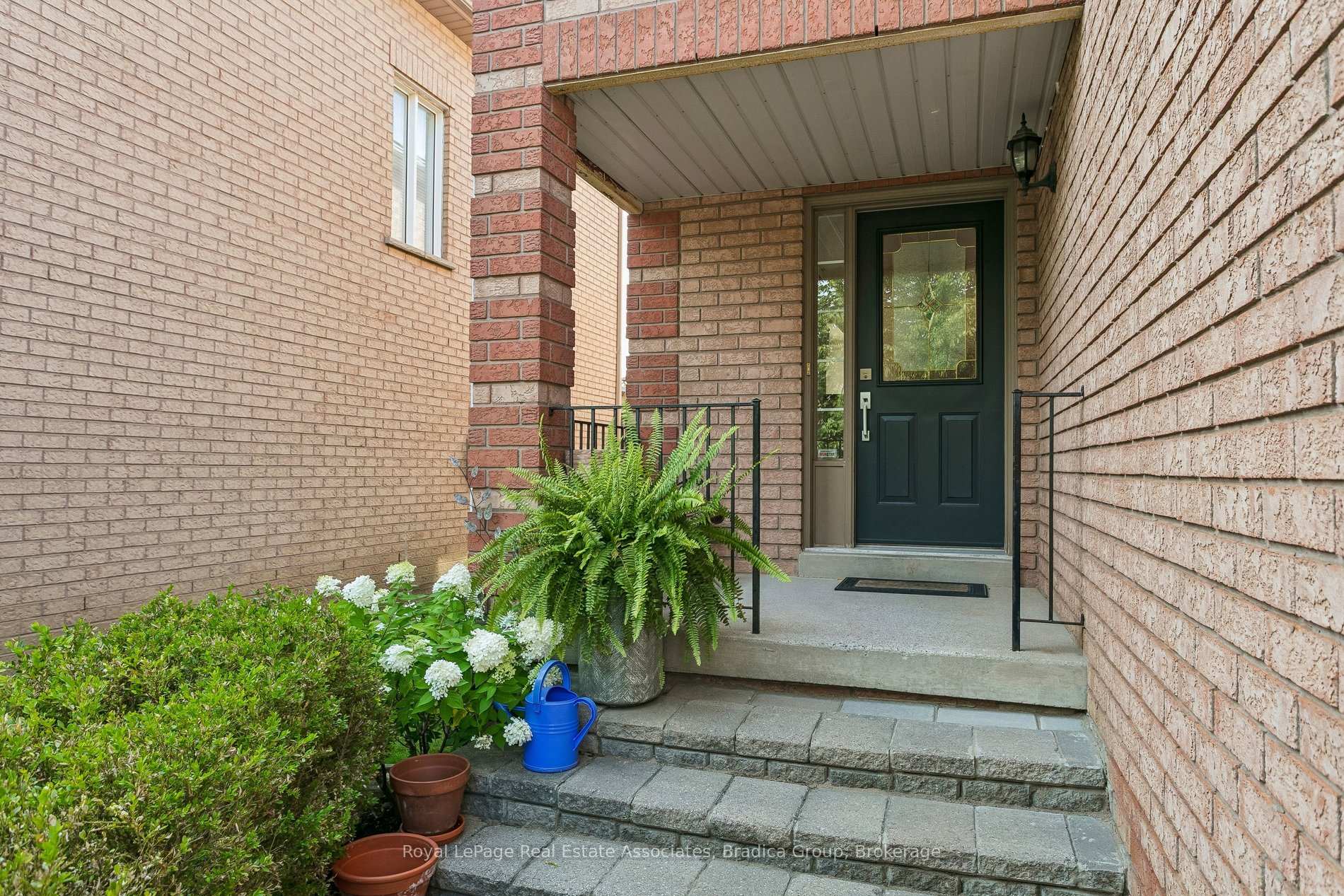 Photo 5 of 3837 Forest Bluff Crescent, Mississauga, Lisgar — HOMEH