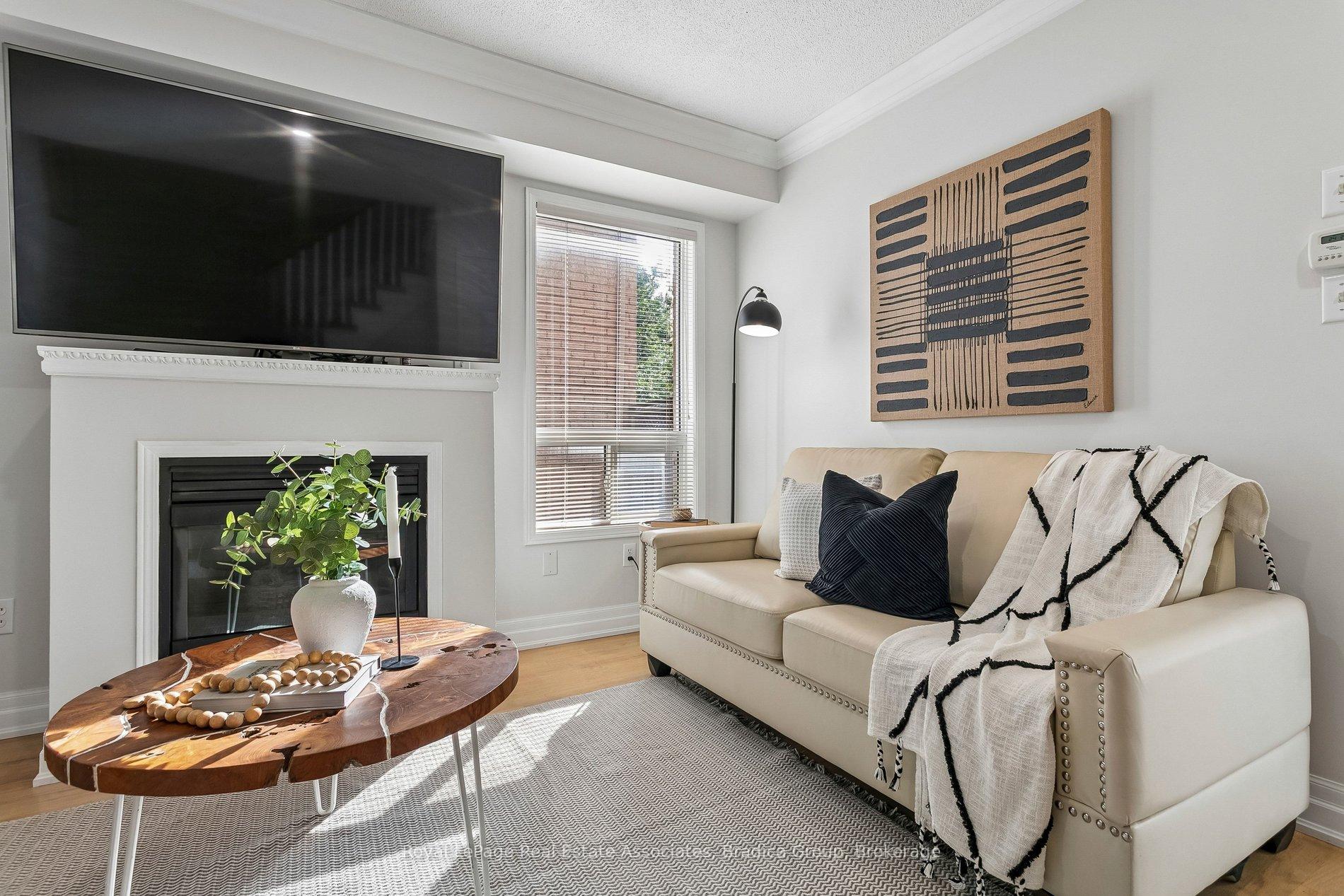 Photo 10 of 3837 Forest Bluff Crescent, Mississauga, Lisgar — HOMEH