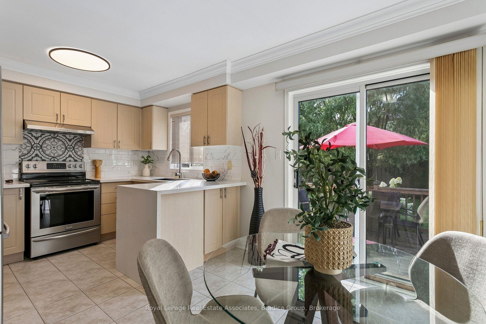 Photo 11 of 3837 Forest Bluff Crescent, Mississauga, Lisgar — HOMEH