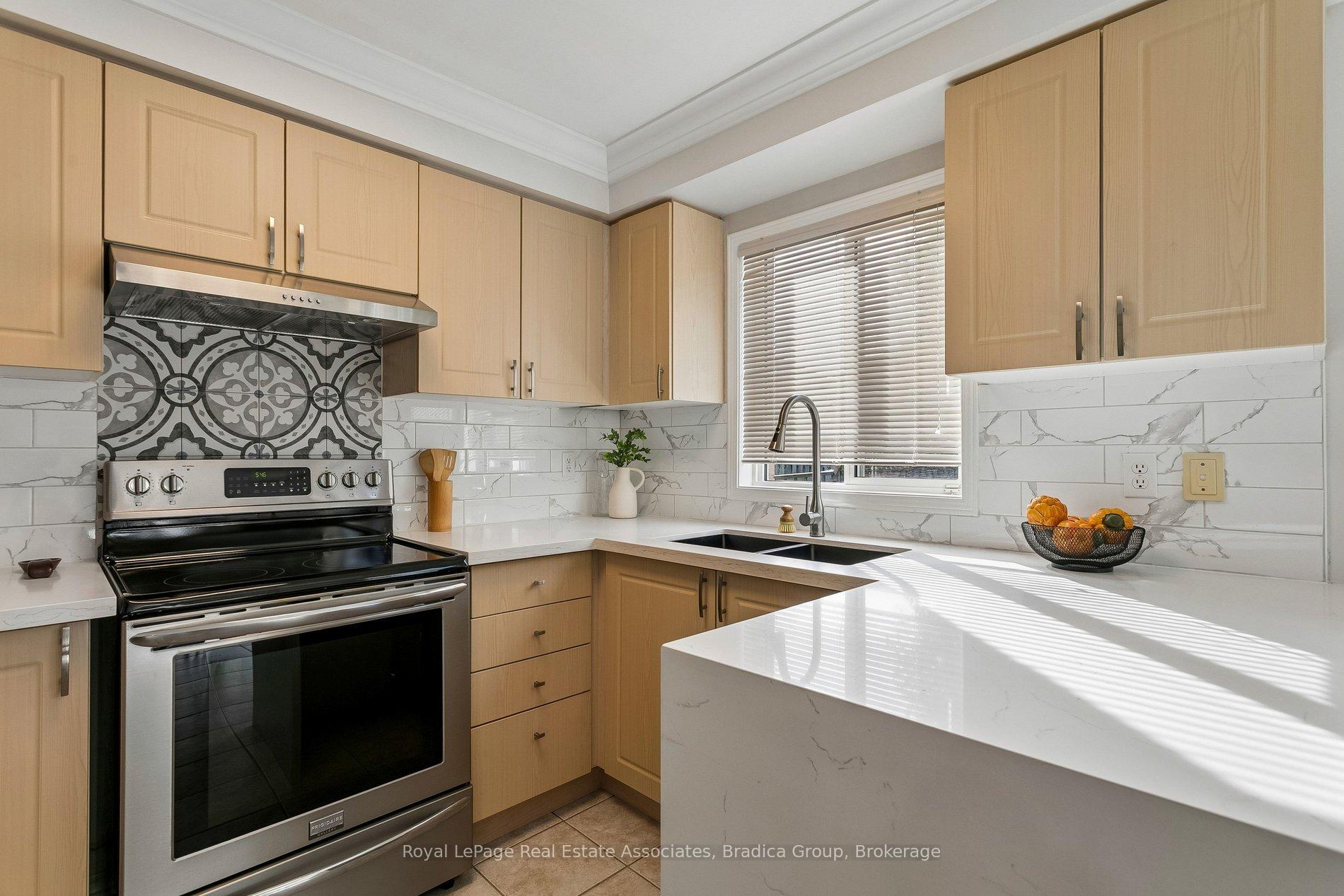 Photo 12 of 3837 Forest Bluff Crescent, Mississauga, Lisgar — HOMEH