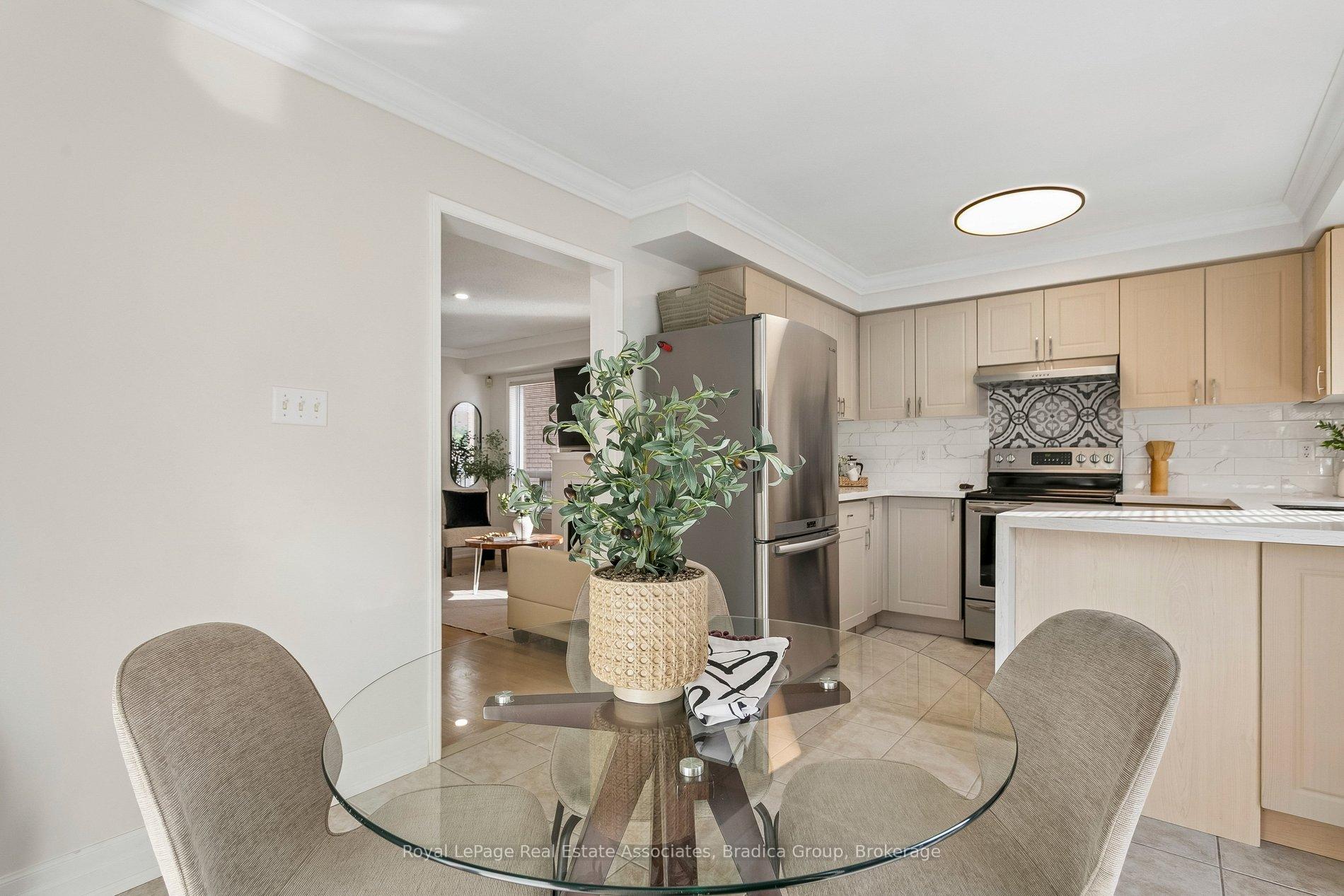 Photo 17 of 3837 Forest Bluff Crescent, Mississauga, Lisgar — HOMEH